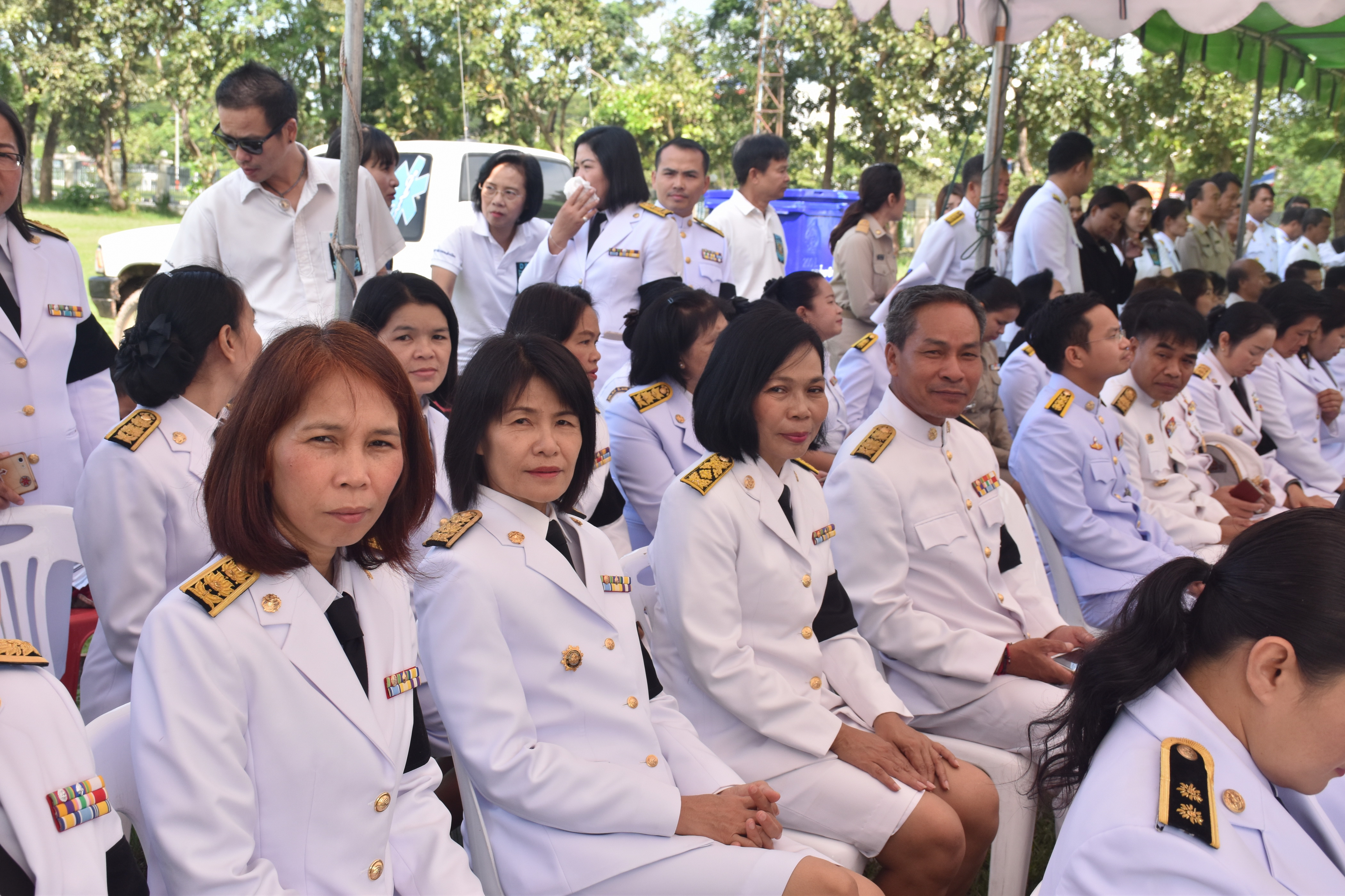9 ตุลาคม 2560 เวลา 09.39 น. พิธีอัญเชิญนพปฎลสุวรรณฉัตร (ฉัตรทอง 9 ชั้น) ขึ้นประดิษฐานบนพระเมรุมาศจำลอง ณ บริเวณสนามหน้าศาลากลางจังหวัดมหาสารคาม