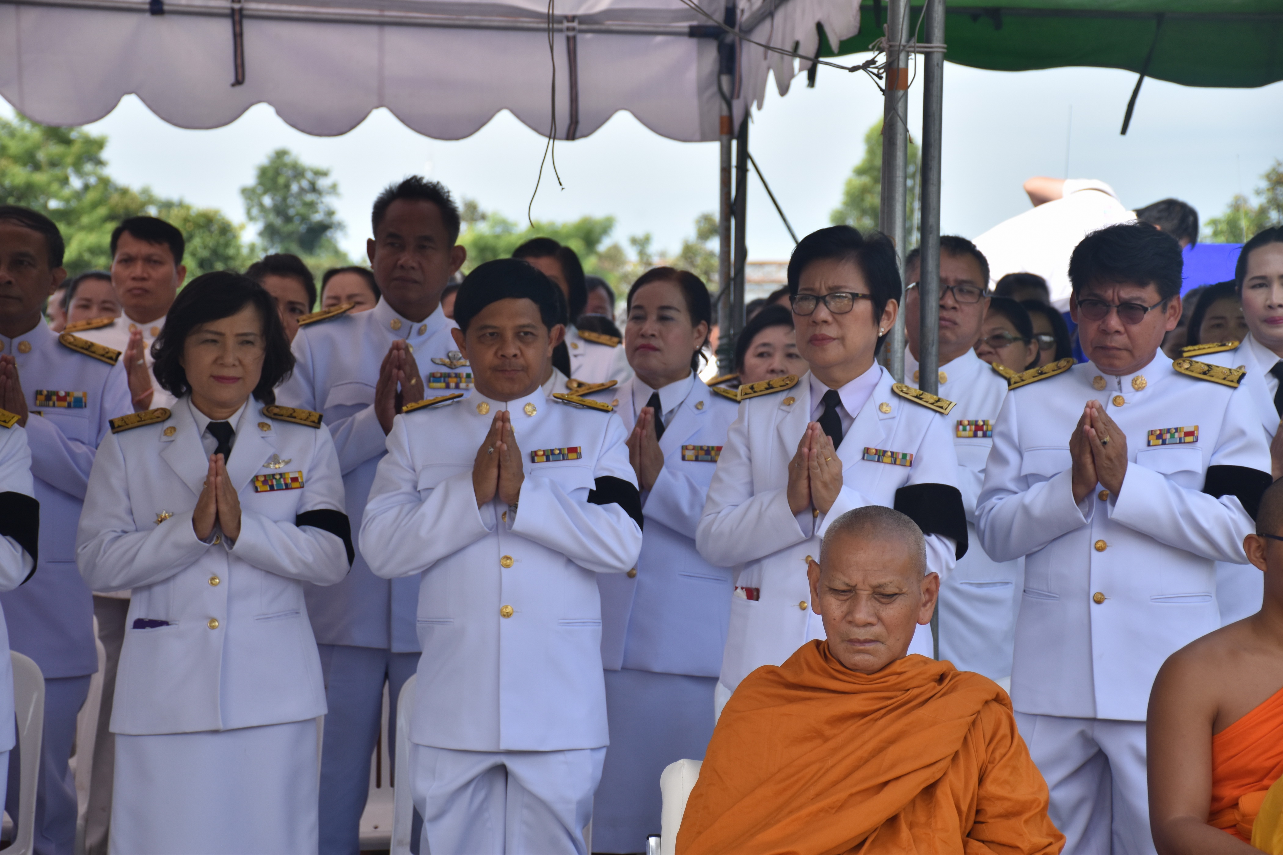 9 ตุลาคม 2560 เวลา 09.39 น. พิธีอัญเชิญนพปฎลสุวรรณฉัตร (ฉัตรทอง 9 ชั้น) ขึ้นประดิษฐานบนพระเมรุมาศจำลอง ณ บริเวณสนามหน้าศาลากลางจังหวัดมหาสารคาม
