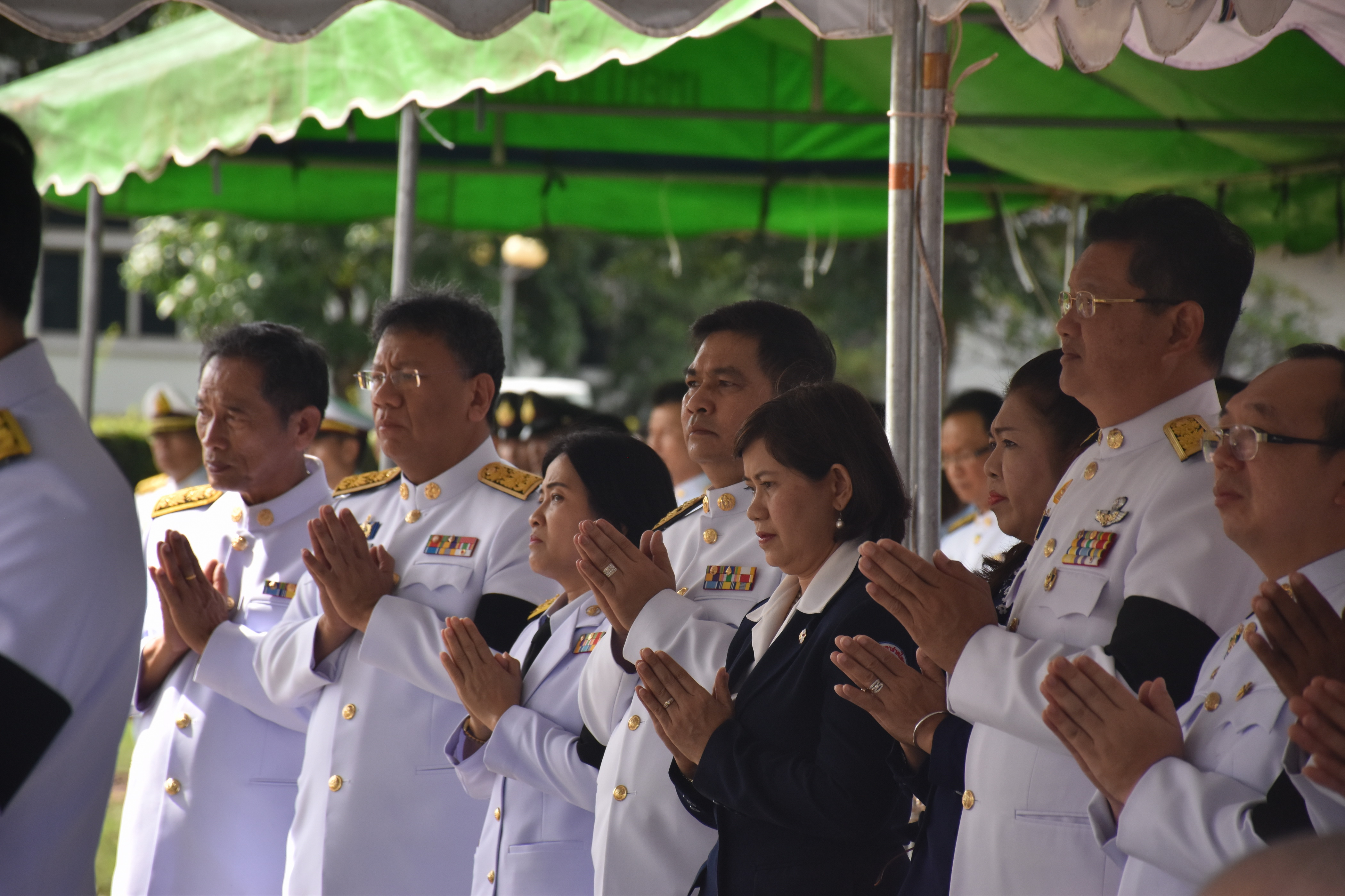 9 ตุลาคม 2560 เวลา 09.39 น. พิธีอัญเชิญนพปฎลสุวรรณฉัตร (ฉัตรทอง 9 ชั้น) ขึ้นประดิษฐานบนพระเมรุมาศจำลอง ณ บริเวณสนามหน้าศาลากลางจังหวัดมหาสารคาม