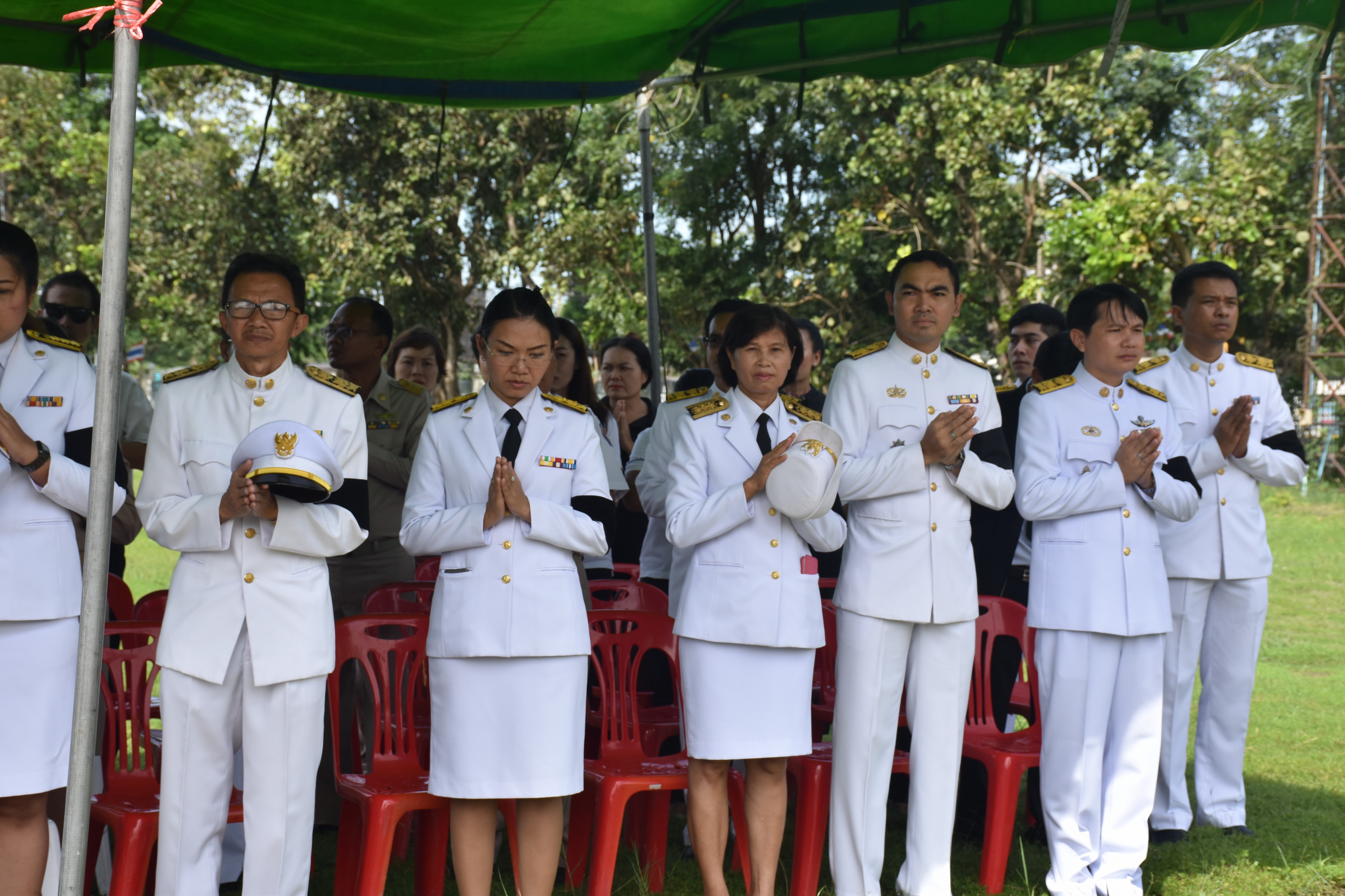9 ตุลาคม 2560 เวลา 09.39 น. พิธีอัญเชิญนพปฎลสุวรรณฉัตร (ฉัตรทอง 9 ชั้น) ขึ้นประดิษฐานบนพระเมรุมาศจำลอง ณ บริเวณสนามหน้าศาลากลางจังหวัดมหาสารคาม