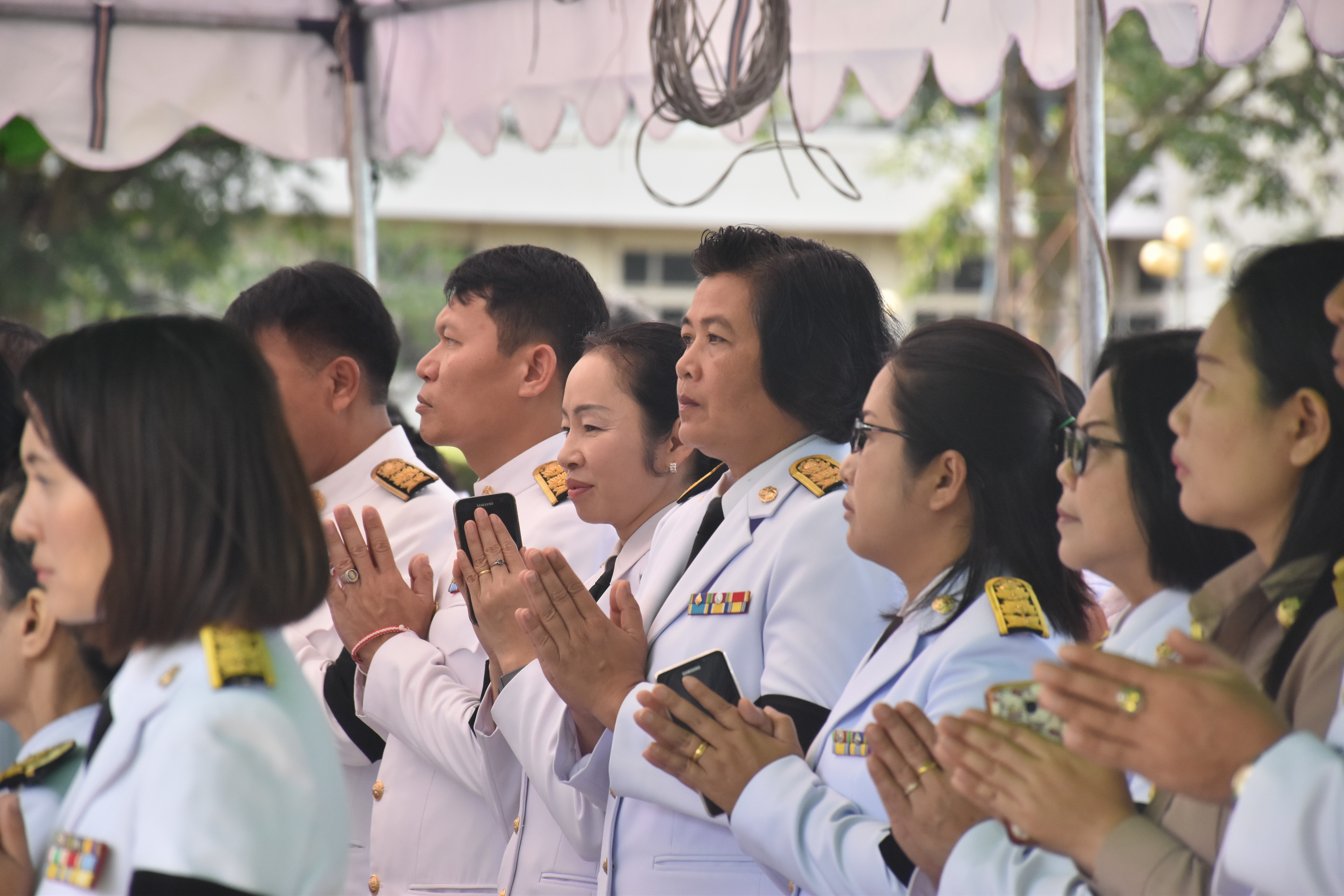 9 ตุลาคม 2560 เวลา 09.39 น. พิธีอัญเชิญนพปฎลสุวรรณฉัตร (ฉัตรทอง 9 ชั้น) ขึ้นประดิษฐานบนพระเมรุมาศจำลอง ณ บริเวณสนามหน้าศาลากลางจังหวัดมหาสารคาม
