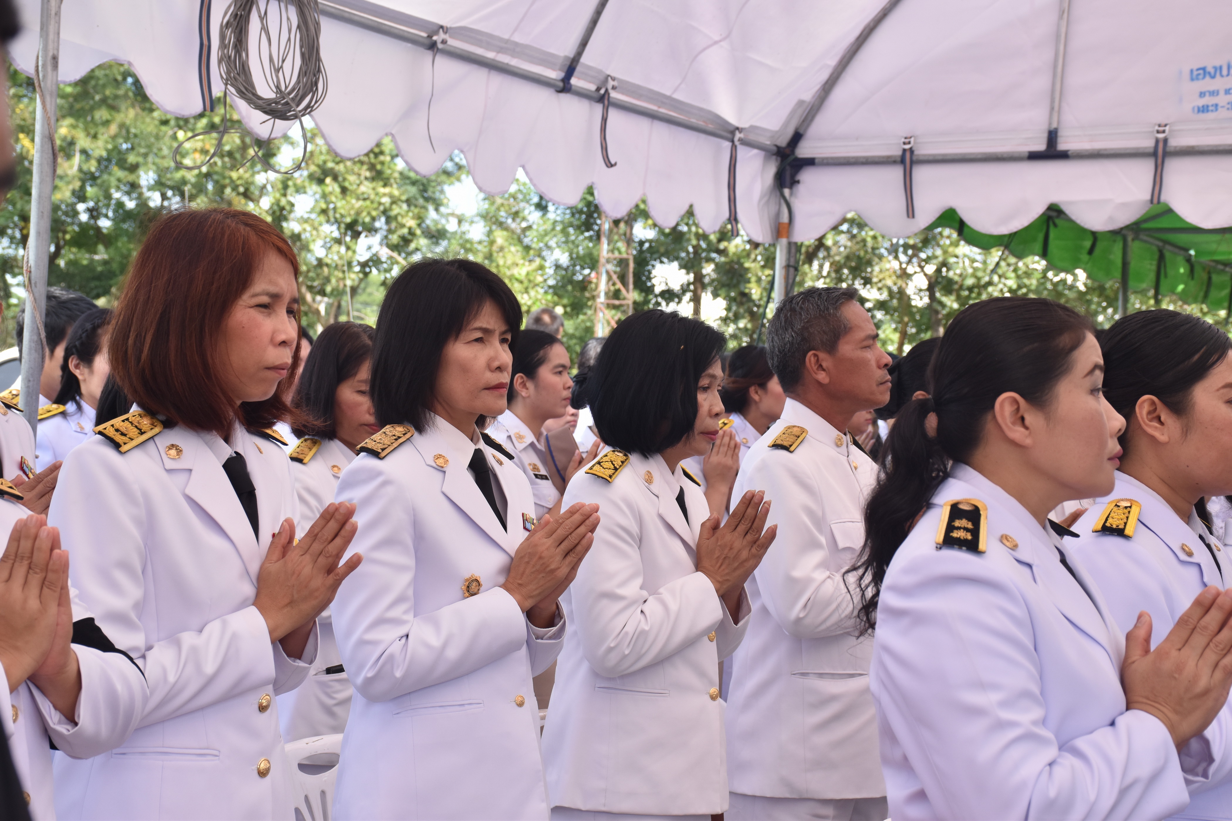 9 ตุลาคม 2560 เวลา 09.39 น. พิธีอัญเชิญนพปฎลสุวรรณฉัตร (ฉัตรทอง 9 ชั้น) ขึ้นประดิษฐานบนพระเมรุมาศจำลอง ณ บริเวณสนามหน้าศาลากลางจังหวัดมหาสารคาม