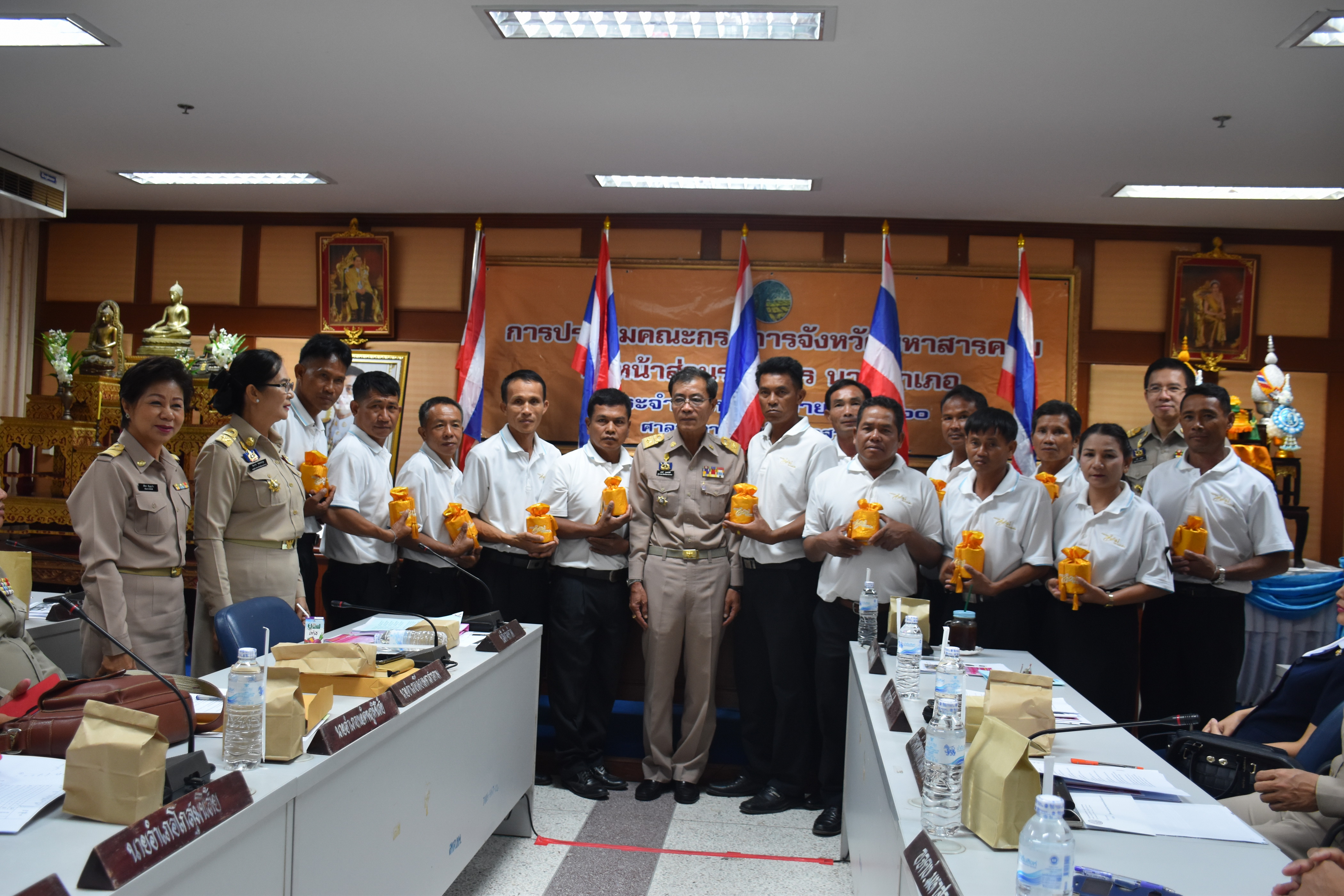 28 กันยายน 2560  นายเสน่ห์ นนทะโชติ ผู้ว่าราชการจังหวัดมหาสารคาม เป็นประธานการประชุมคณะกรมการจังหวัดมหาสารคาม หัวหน้าส่วนราชการ นายอำเภอ ประจำเดือนกันยายน
