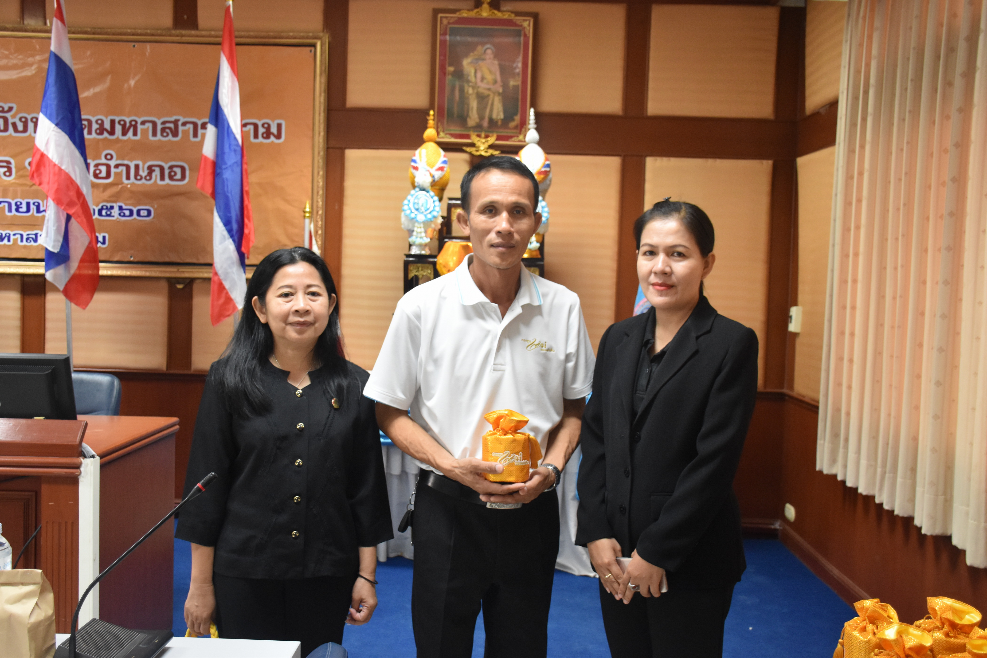 28 กันยายน 2560  นายเสน่ห์ นนทะโชติ ผู้ว่าราชการจังหวัดมหาสารคาม เป็นประธานการประชุมคณะกรมการจังหวัดมหาสารคาม หัวหน้าส่วนราชการ นายอำเภอ ประจำเดือนกันยายน