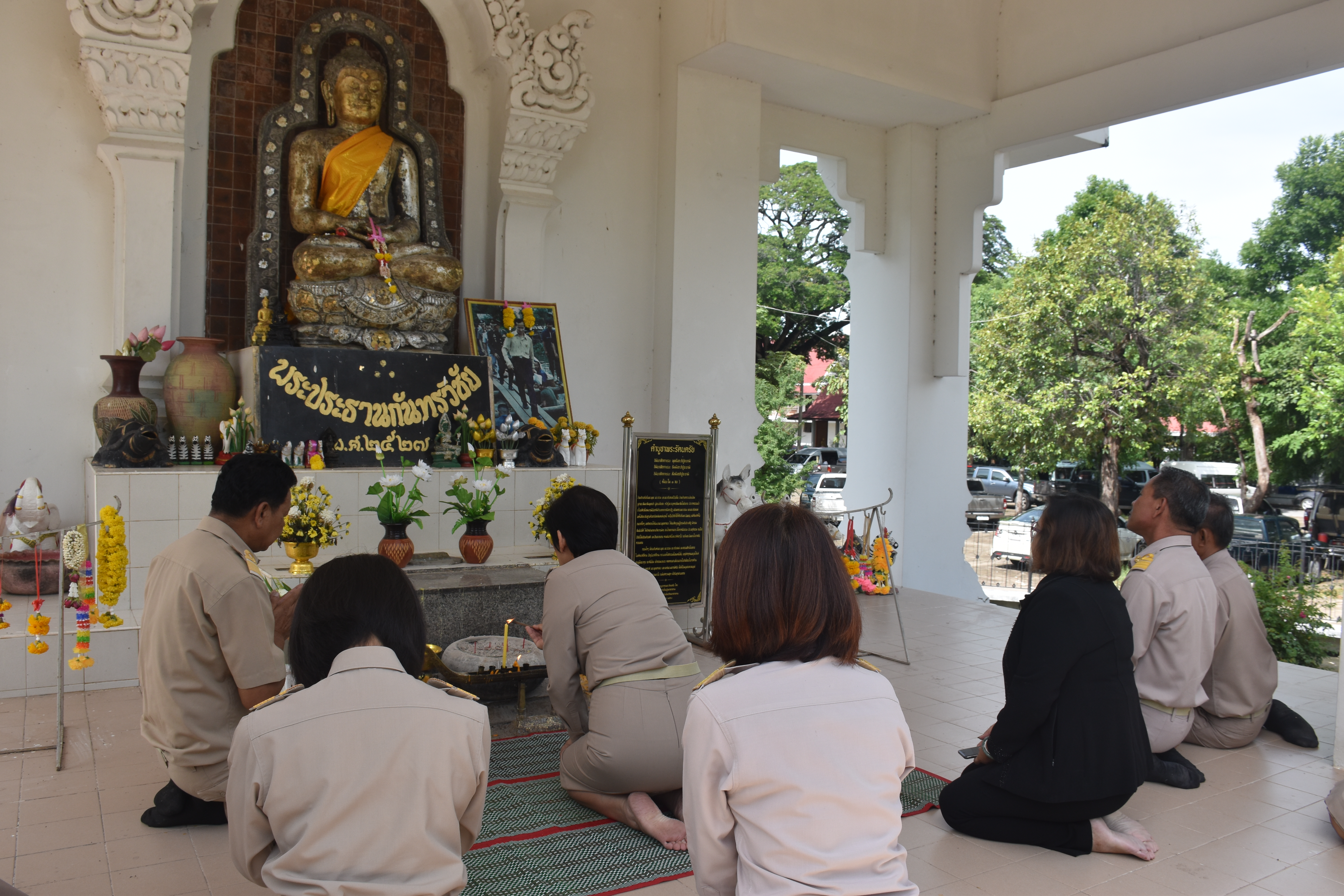 2 ตุลาคม 2560  นางบุญยิ่ง เทศน้อย พัฒนาการจังหวัดมหาสารคาม กราบสักการะสิ่งศักดิ์สิทธิ์ประจำจังหวัดมหาสารคาม เนื่องในโอกาสย้ายมาดำรงตำแหน่งพัฒนาการจังหวัดมหาสารคาม