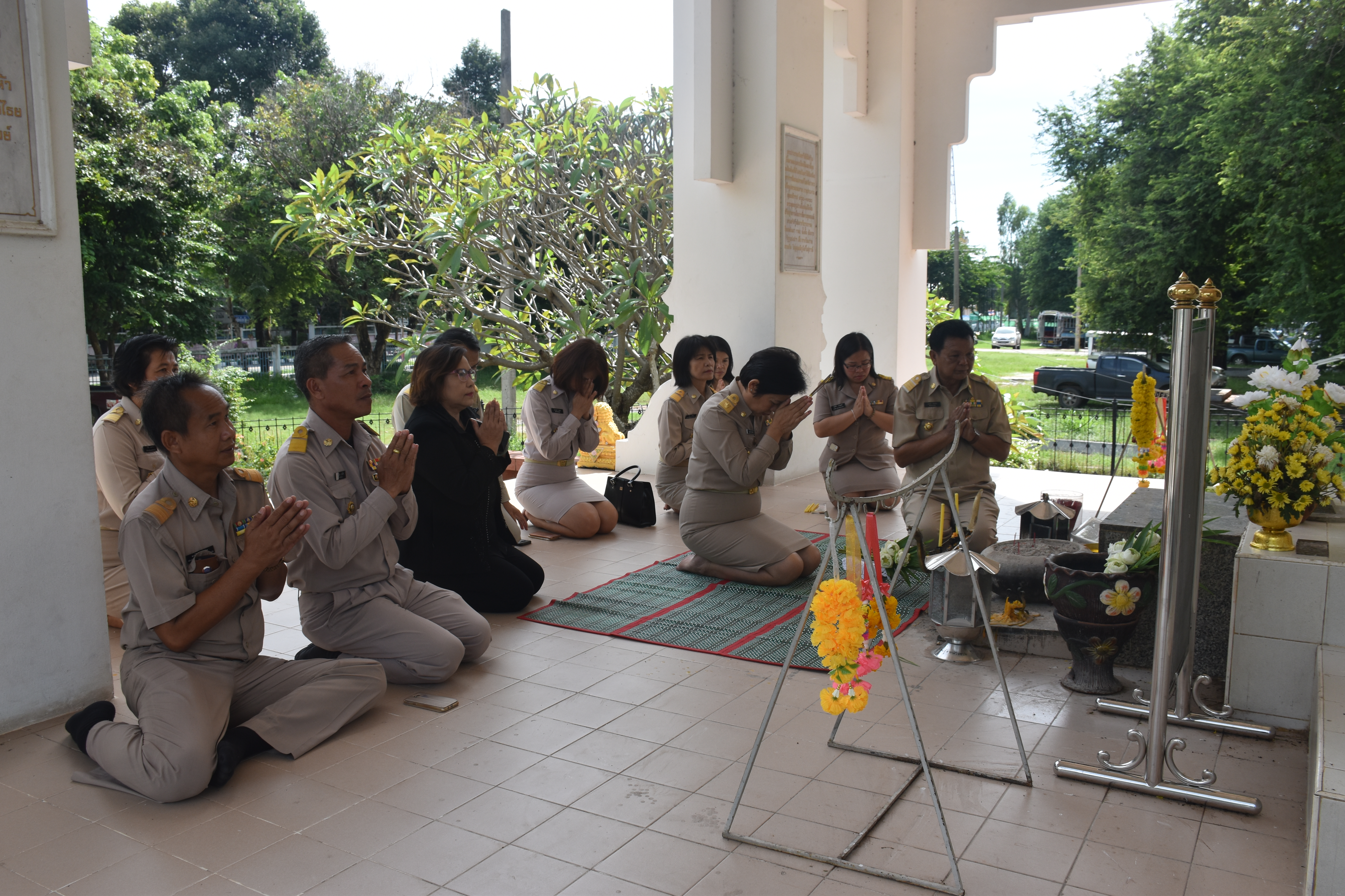 2 ตุลาคม 2560  นางบุญยิ่ง เทศน้อย พัฒนาการจังหวัดมหาสารคาม กราบสักการะสิ่งศักดิ์สิทธิ์ประจำจังหวัดมหาสารคาม เนื่องในโอกาสย้ายมาดำรงตำแหน่งพัฒนาการจังหวัดมหาสารคาม