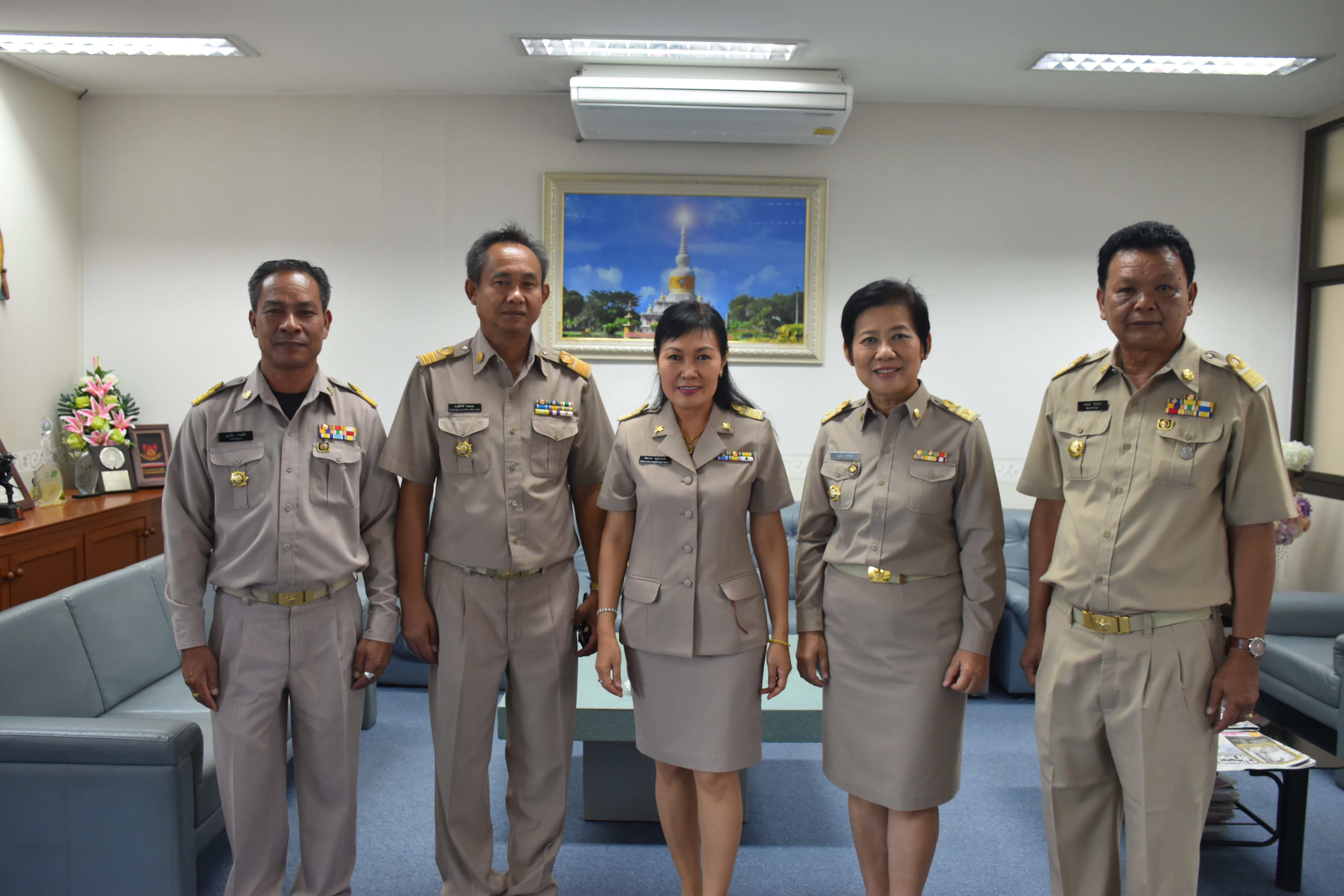 2 ตุลาคม 2560  นางบุญยิ่ง เทศน้อย พัฒนาการจังหวัดมหาสารคาม กราบสักการะสิ่งศักดิ์สิทธิ์ประจำจังหวัดมหาสารคาม เนื่องในโอกาสย้ายมาดำรงตำแหน่งพัฒนาการจังหวัดมหาสารคาม