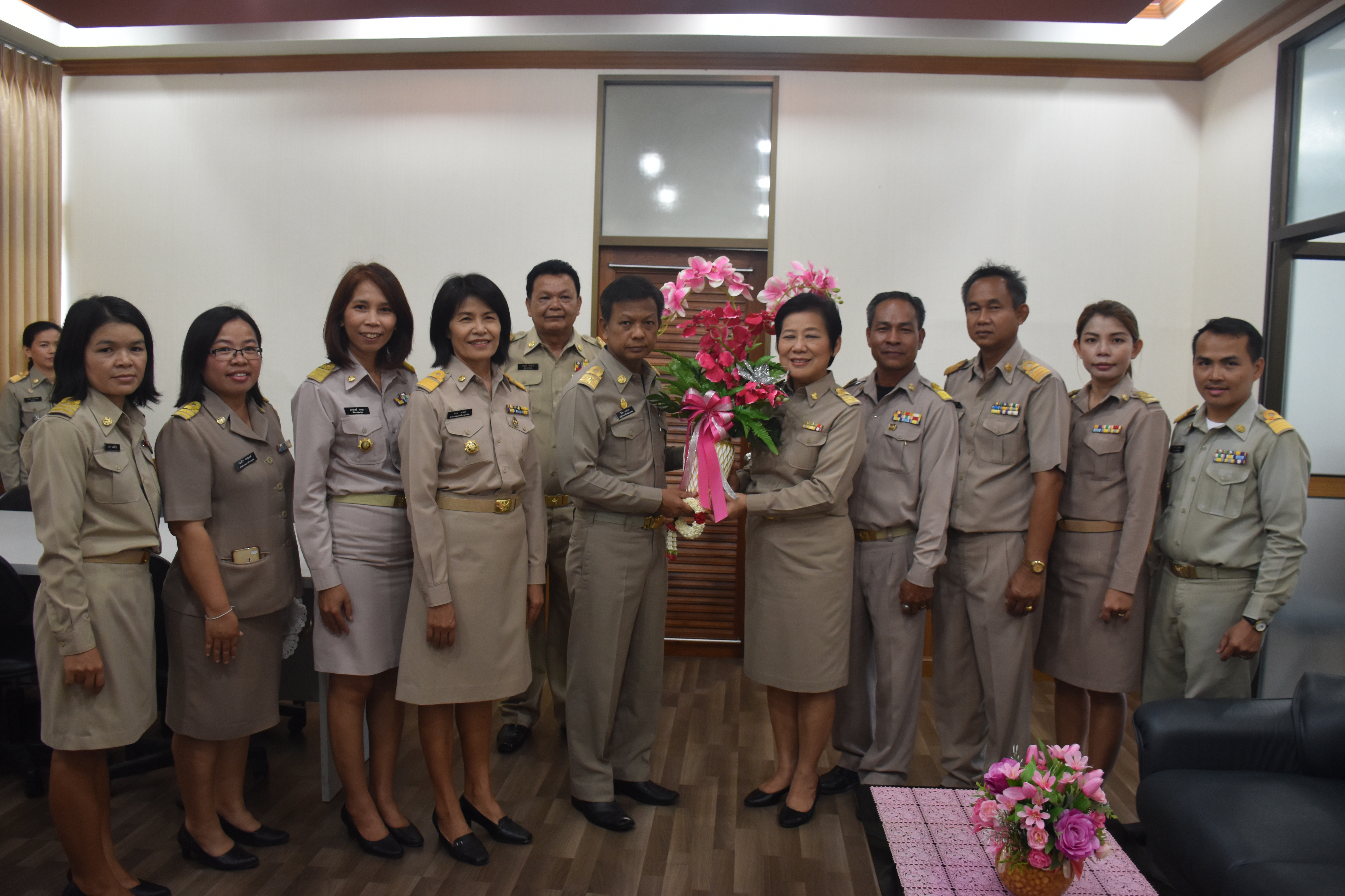 2 ตุลาคม 2560  นางบุญยิ่ง เทศน้อย พัฒนาการจังหวัดมหาสารคาม กราบสักการะสิ่งศักดิ์สิทธิ์ประจำจังหวัดมหาสารคาม เนื่องในโอกาสย้ายมาดำรงตำแหน่งพัฒนาการจังหวัดมหาสารคาม