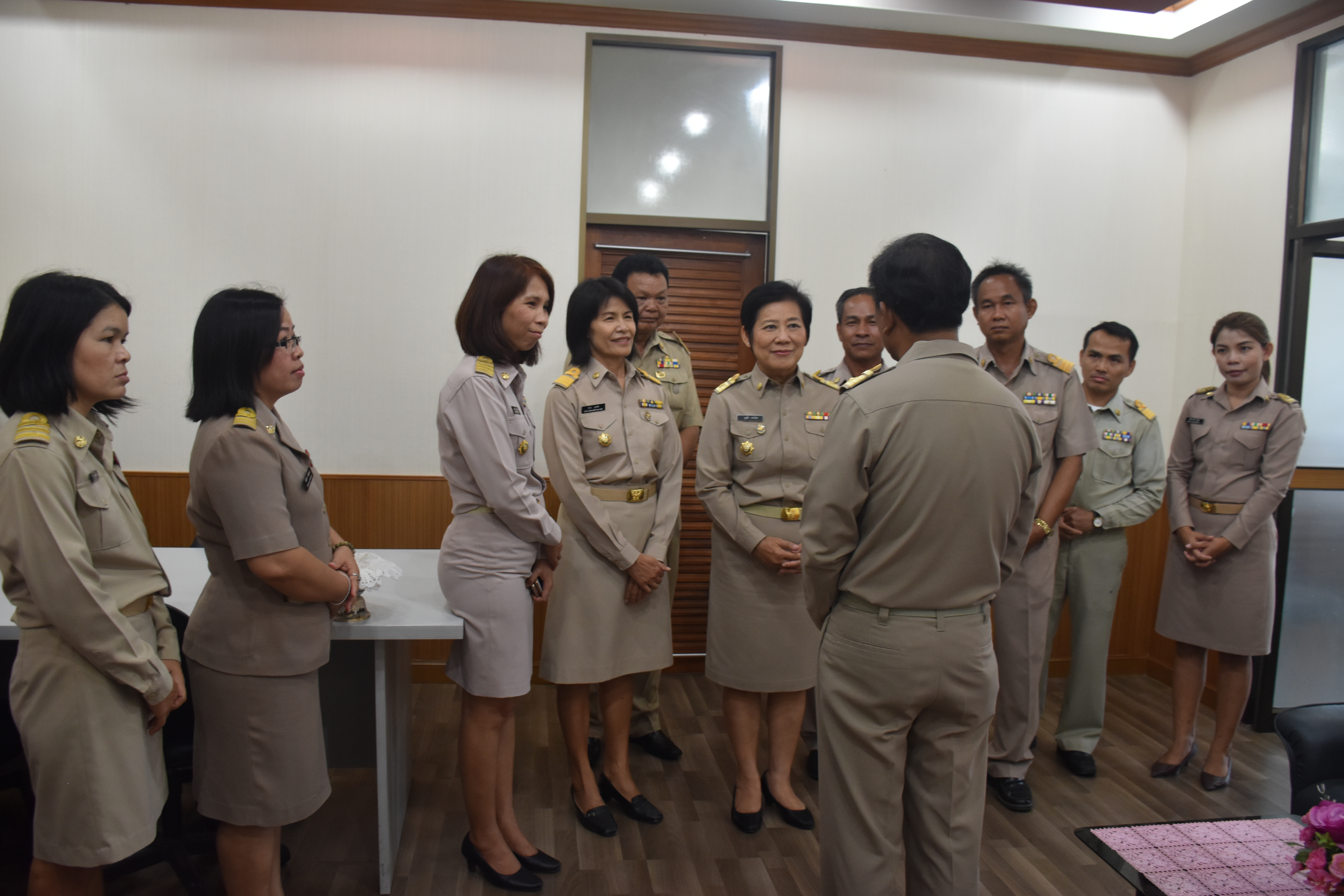 2 ตุลาคม 2560  นางบุญยิ่ง เทศน้อย พัฒนาการจังหวัดมหาสารคาม กราบสักการะสิ่งศักดิ์สิทธิ์ประจำจังหวัดมหาสารคาม เนื่องในโอกาสย้ายมาดำรงตำแหน่งพัฒนาการจังหวัดมหาสารคาม