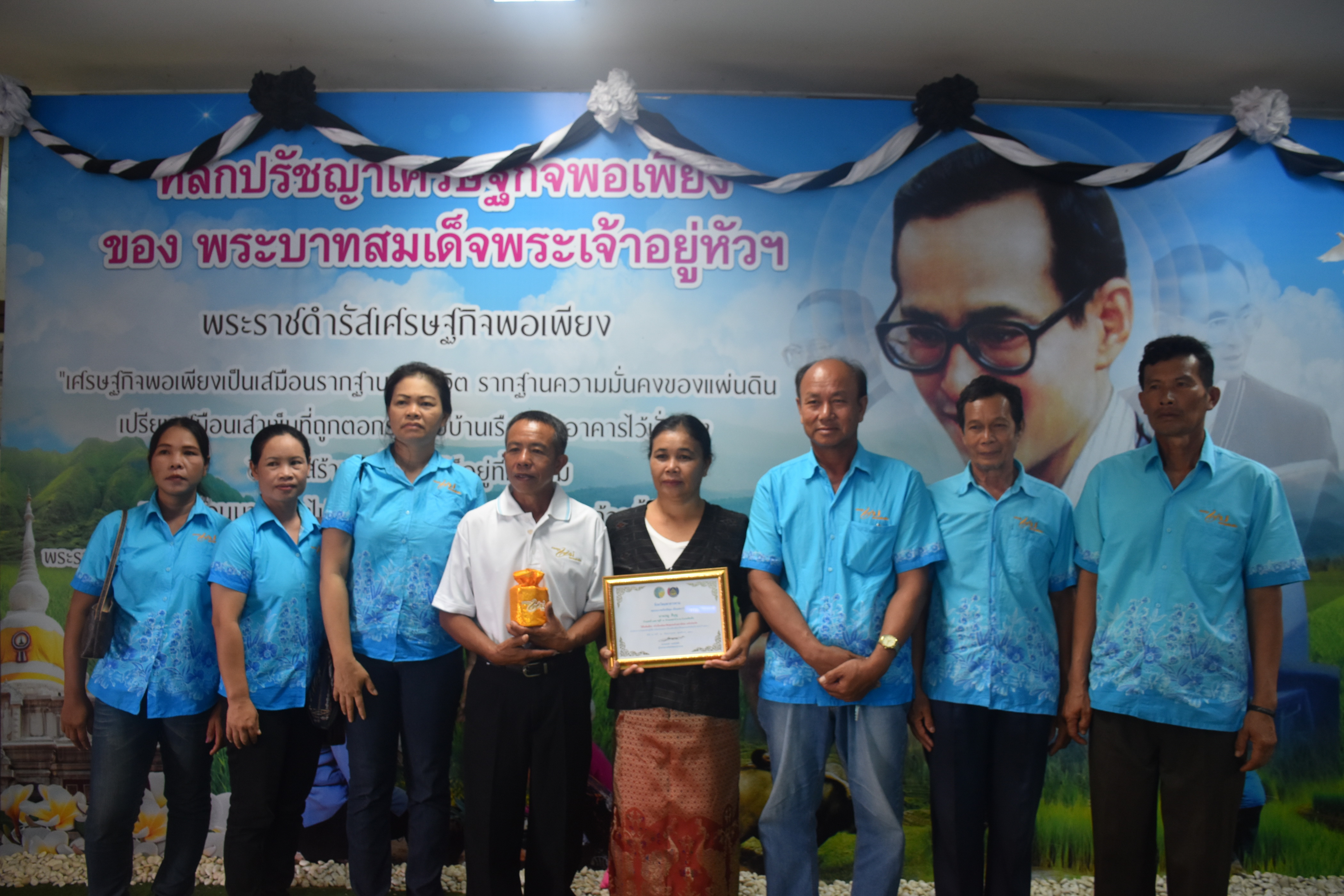 28 กันยายน 2560  นายเสน่ห์ นนทะโชติ ผู้ว่าราชการจังหวัดมหาสารคาม เป็นประธานการประชุมคณะกรมการจังหวัดมหาสารคาม หัวหน้าส่วนราชการ นายอำเภอ ประจำเดือนกันยายน