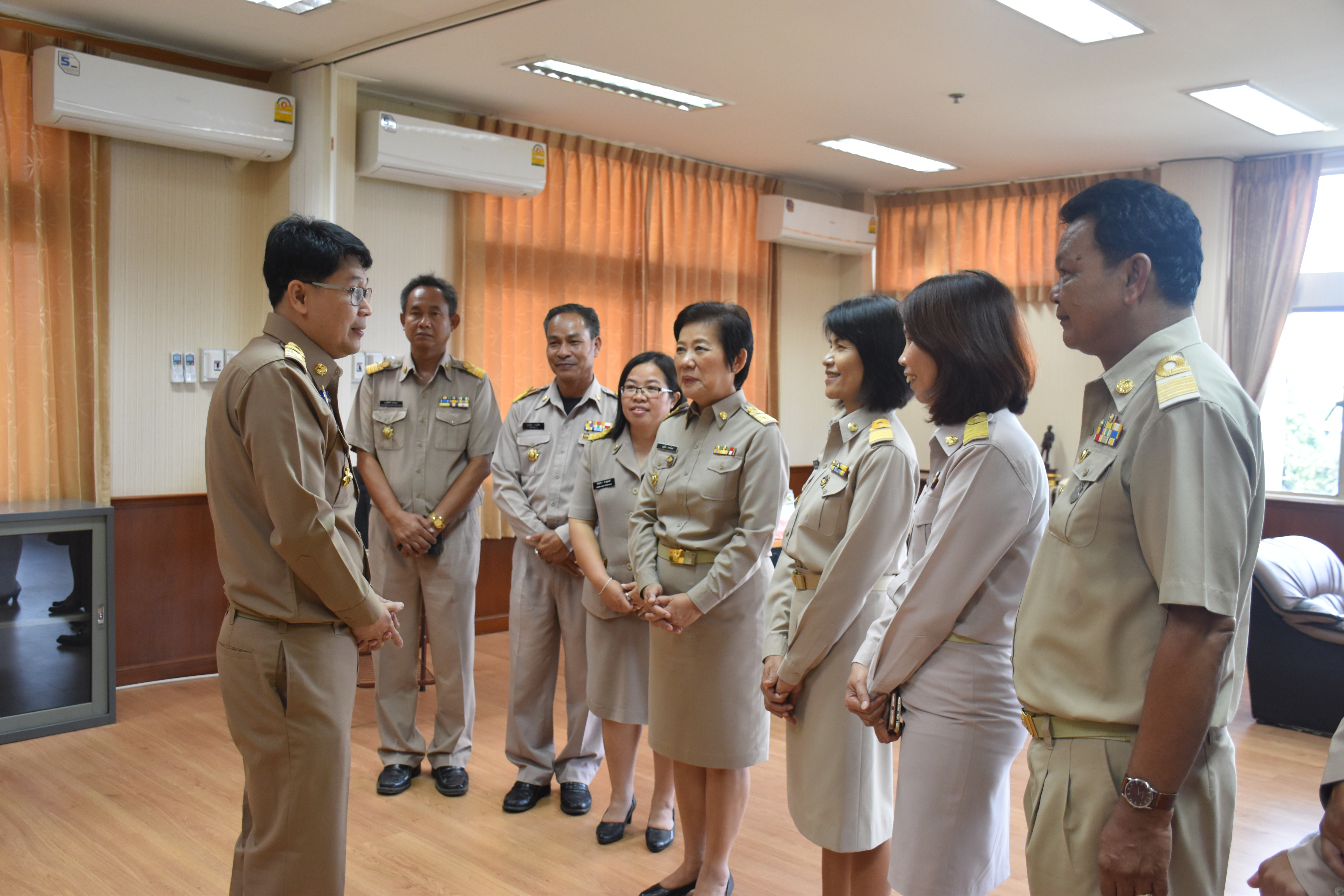 2 ตุลาคม 2560  นางบุญยิ่ง เทศน้อย พัฒนาการจังหวัดมหาสารคาม กราบสักการะสิ่งศักดิ์สิทธิ์ประจำจังหวัดมหาสารคาม เนื่องในโอกาสย้ายมาดำรงตำแหน่งพัฒนาการจังหวัดมหาสารคาม