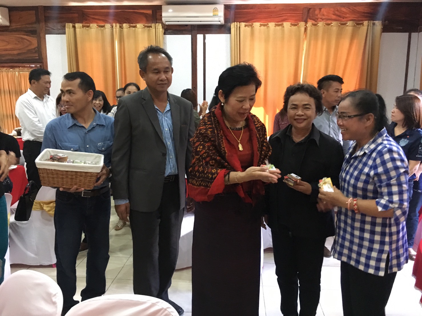 1 ตุลาคม 2560  สำนักงานพัฒนาชุมชนจังหวัดมหาสารคาม ให้การต้อนรับ นางบุญยิ่ง เทศน้อย พัฒนาการจังหวัดมหาสารคาม เนื่องในโอกาสย้ายมาดำรงตำแหน่งพัฒนาการจังหวัดมหาสารคาม
