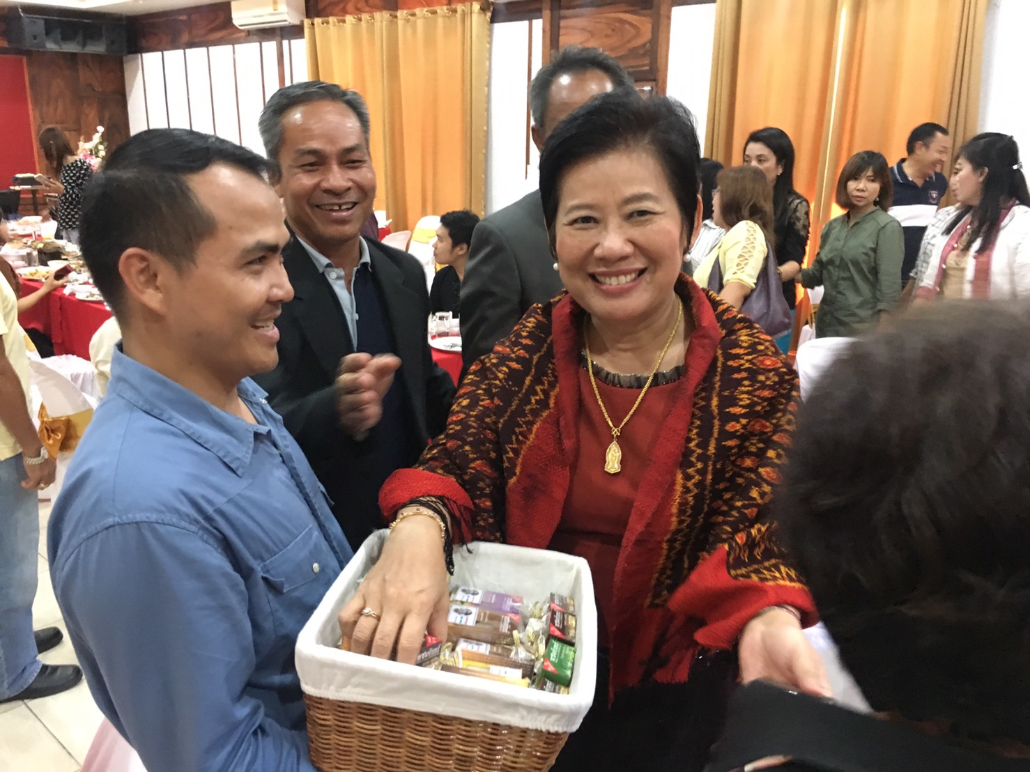 1 ตุลาคม 2560  สำนักงานพัฒนาชุมชนจังหวัดมหาสารคาม ให้การต้อนรับ นางบุญยิ่ง เทศน้อย พัฒนาการจังหวัดมหาสารคาม เนื่องในโอกาสย้ายมาดำรงตำแหน่งพัฒนาการจังหวัดมหาสารคาม