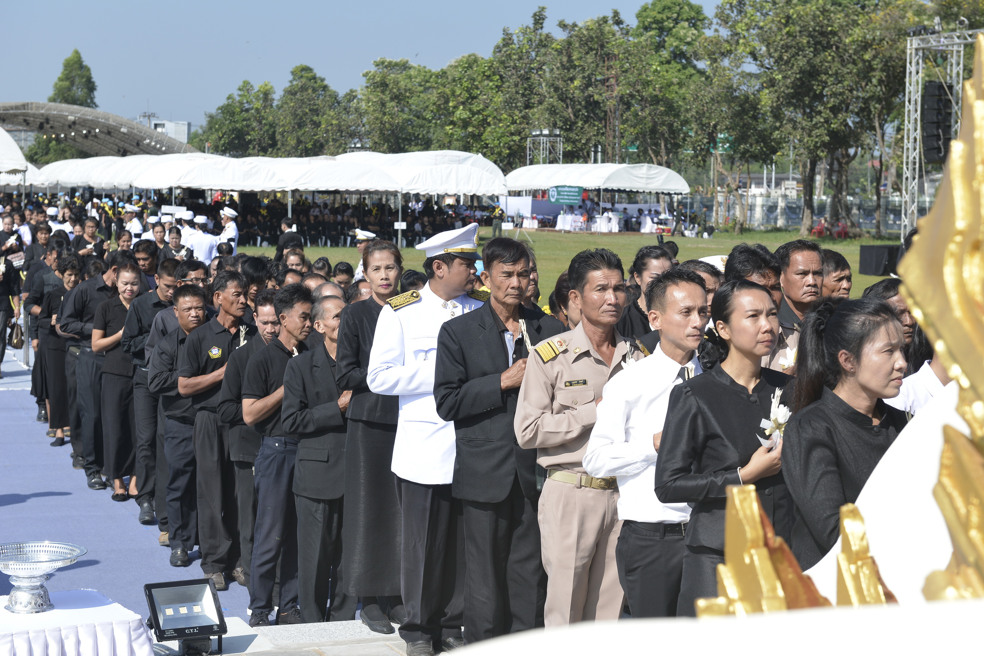 26 ตุลาคม 2560 พระราชพิธีถวายพระเพลิงพระบรมศพพระบาทสมเด็จพระปรมินทรมหาภูมิพลอดุลยเดช บรมนาถบพิตร ณ พระเมรุมาศจำลอง สนามหน้าศาลากลางจังหวัดมหาสารคาม