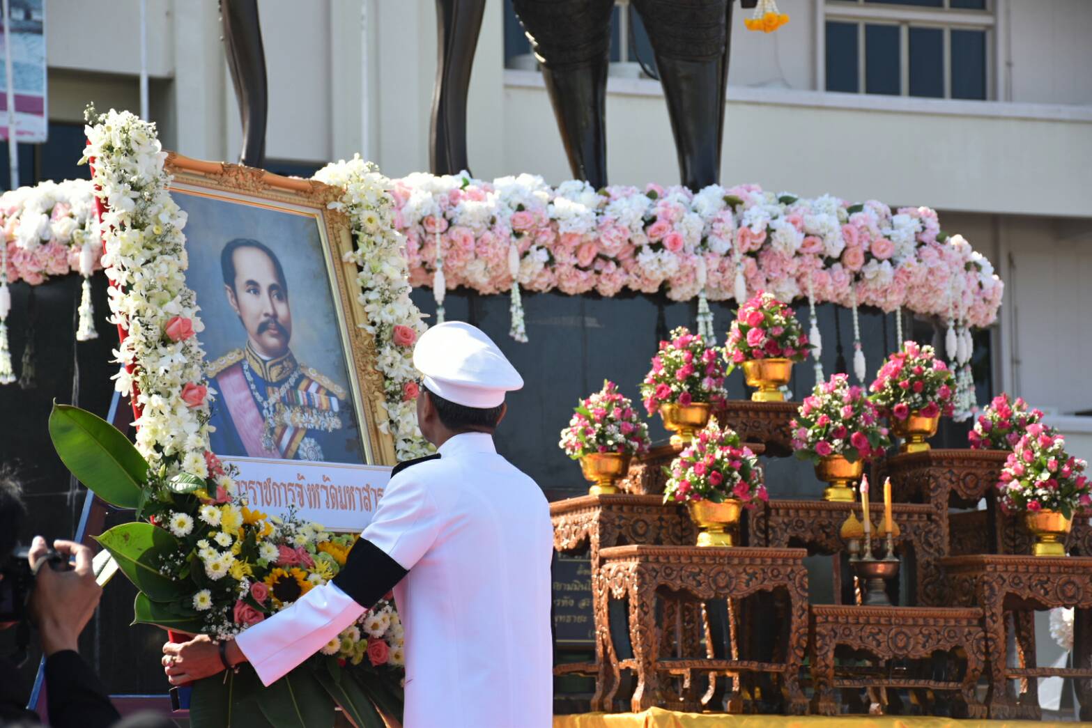 23 ตุลาคม 2560 นายเสน่ห์ นนทะโชติ ผู้ว่าราชการจังหวัดมหาสารคาม เป็นประธานในพิธีถวายสักการะพระบรมราชานุสาวรีย์พระบาทสมเด็จพระจุลจอมเกล้าเจ้าอยู่หัว เนื่องในวันปิยมหาราช