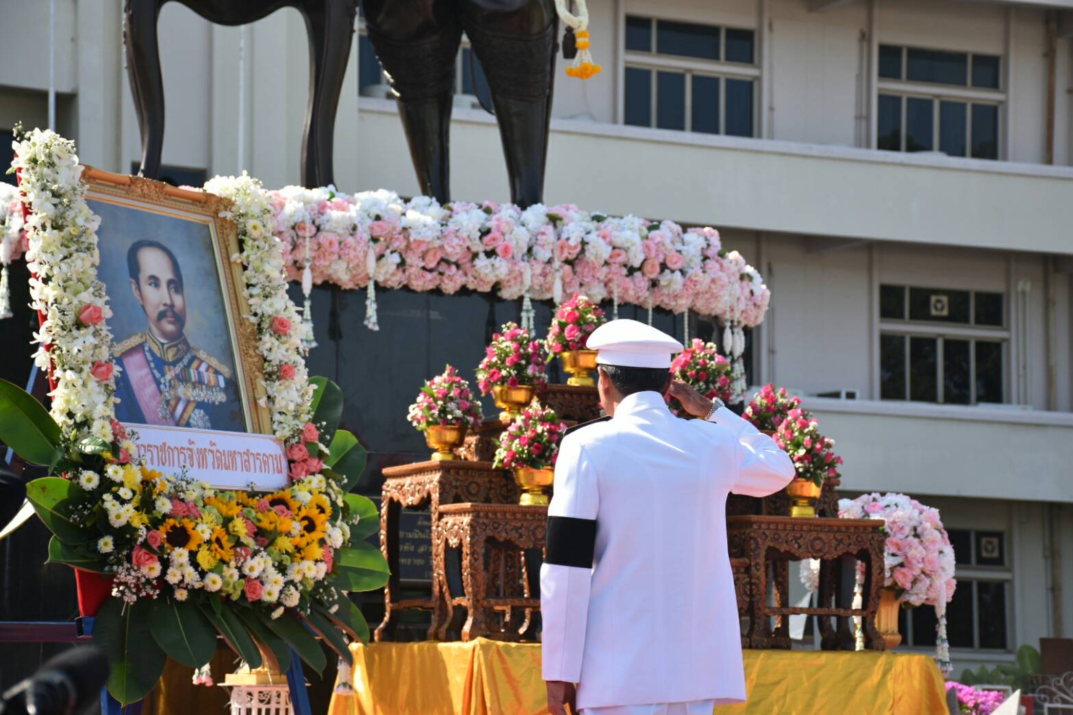 23 ตุลาคม 2560 นายเสน่ห์ นนทะโชติ ผู้ว่าราชการจังหวัดมหาสารคาม เป็นประธานในพิธีถวายสักการะพระบรมราชานุสาวรีย์พระบาทสมเด็จพระจุลจอมเกล้าเจ้าอยู่หัว เนื่องในวันปิยมหาราช
