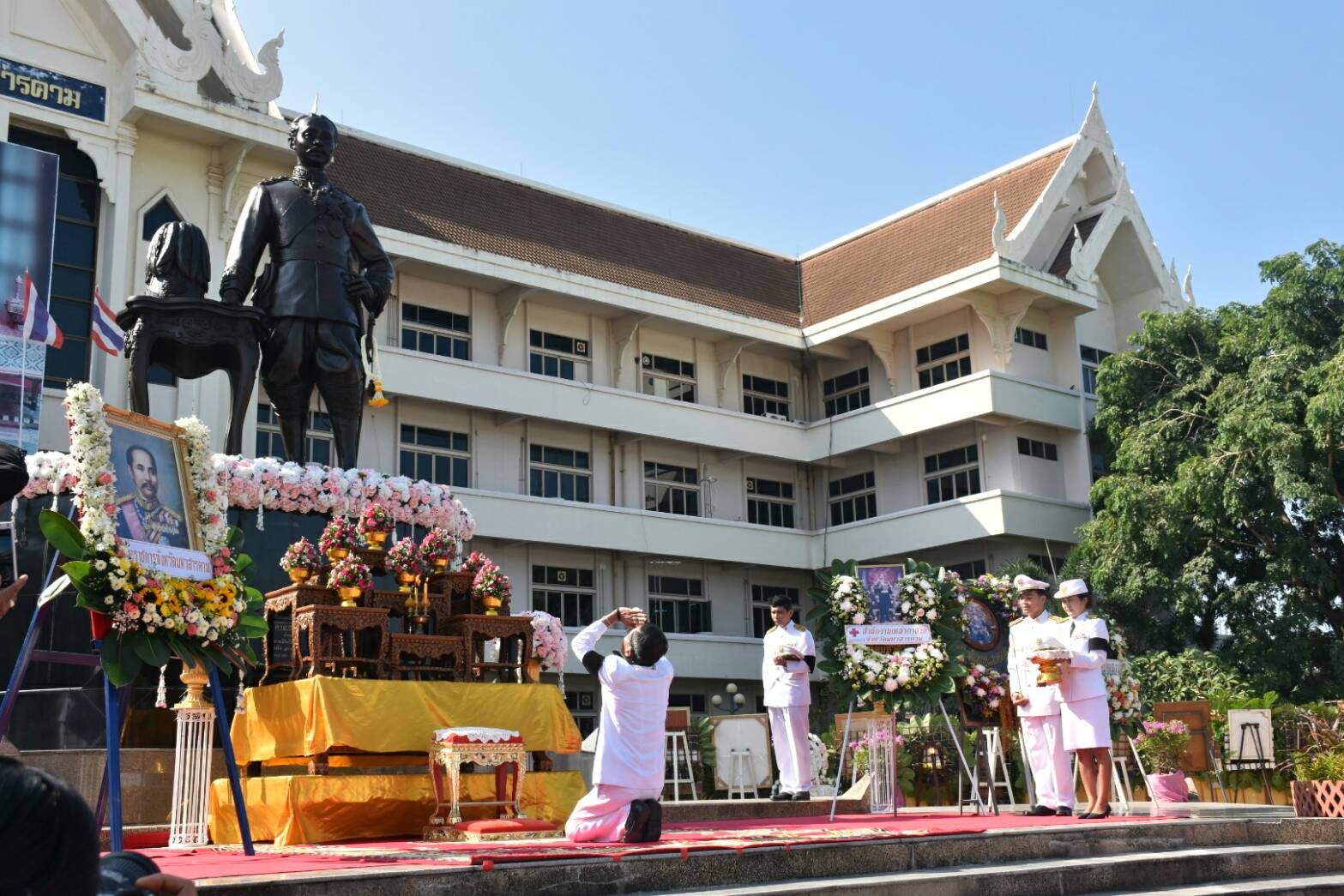 23 ตุลาคม 2560 นายเสน่ห์ นนทะโชติ ผู้ว่าราชการจังหวัดมหาสารคาม เป็นประธานในพิธีถวายสักการะพระบรมราชานุสาวรีย์พระบาทสมเด็จพระจุลจอมเกล้าเจ้าอยู่หัว เนื่องในวันปิยมหาราช