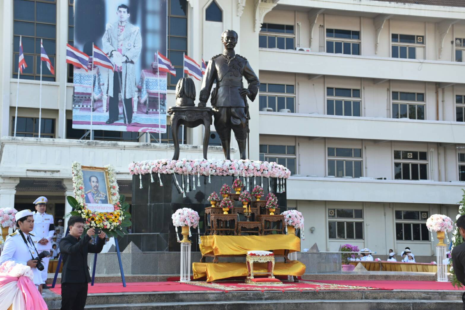 23 ตุลาคม 2560 นายเสน่ห์ นนทะโชติ ผู้ว่าราชการจังหวัดมหาสารคาม เป็นประธานในพิธีถวายสักการะพระบรมราชานุสาวรีย์พระบาทสมเด็จพระจุลจอมเกล้าเจ้าอยู่หัว เนื่องในวันปิยมหาราช