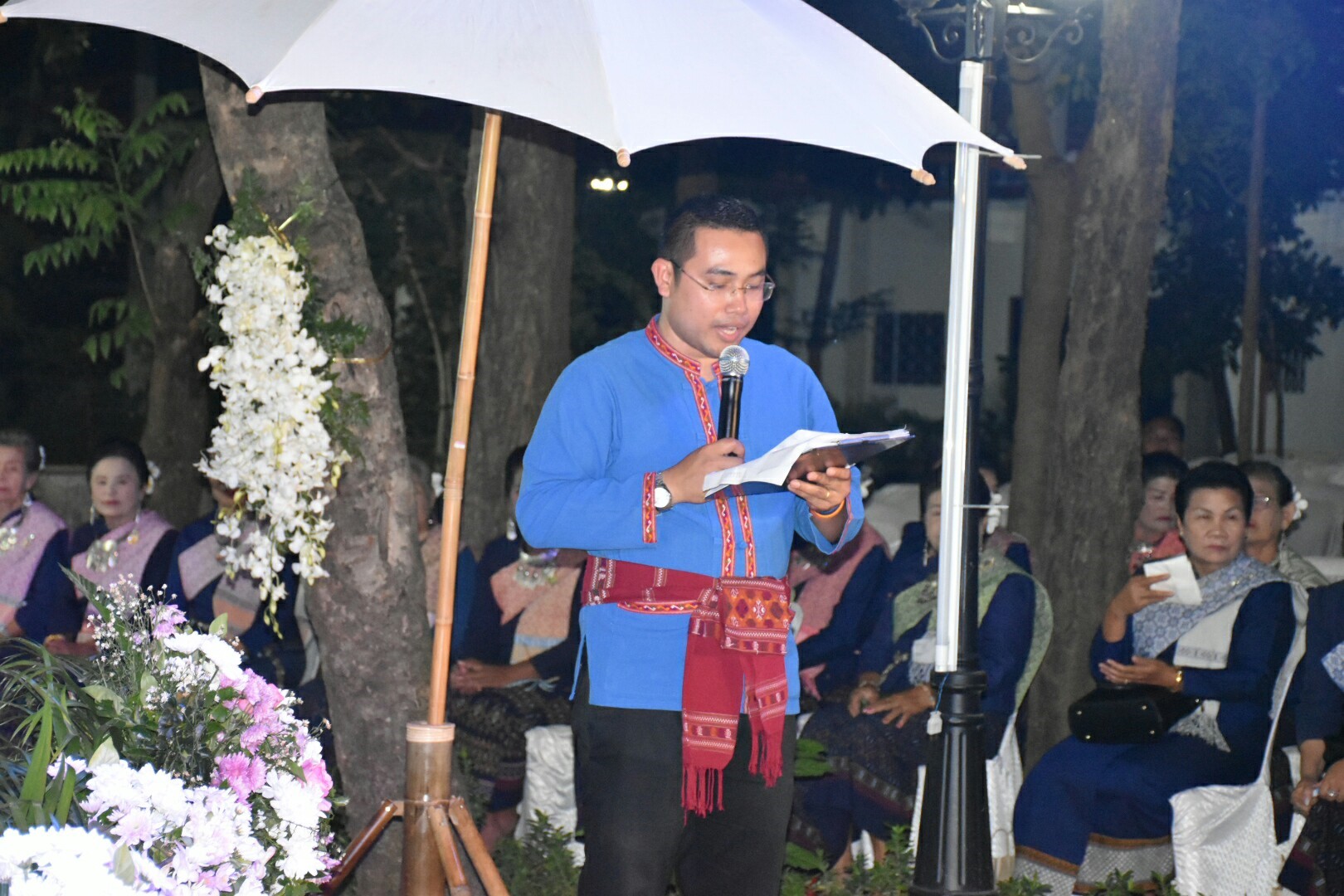 1 พฤศจิกายน 2560 นางบุญยิ่ง เทศน้อย พัฒนาการจังหวัดมหาสารคาม ร่วมงานแถลงข่าว “ล่องหุ่นเฮือไฟ ประเพณีไทญ้อ” ณ วัดสว่างวารี บ้านท่าขอนยาง ต.ท่าขอนยาง อ.กันทรวิชัย จังหวัดมหาสารคาม