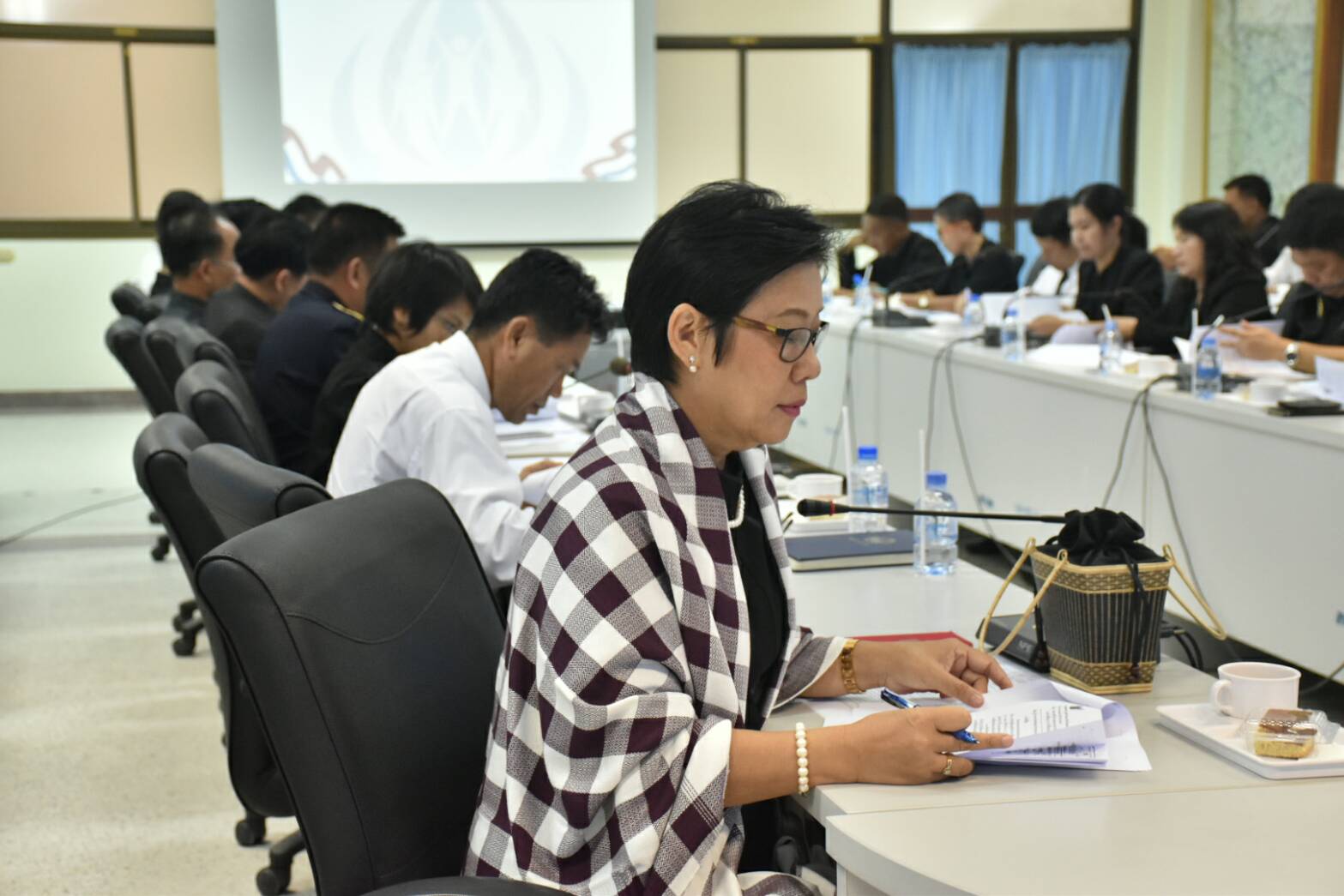 27 ตุลาคม 2560 เวลา 13.30 น. นายทวี เสริมภักดีกุล รองผู้ว่าราชการจังหวัดมหาสารคาม เป็นประธานการประชุมคณะกรรมการศูนย์อำนวยการป้องกันและปราบปรามยาเสพติดจังหวัดมหาสารคาม (ศอ.ปส.จ.มค.) ครั้งที่ 10/2560