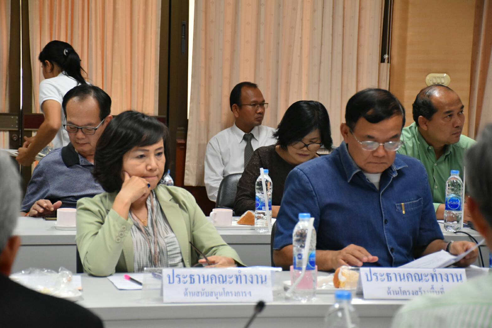 8 พฤศจิกายน 2560 การประชุมการขับเคลื่อนศูนย์เรียนรู้ปรัชญาเศรษฐกิจพอเพียงและเกษตรทฤษฎีใหม่ เฉลิมพระเกียรติ สมเด็จพระเทพรัตนราชสุดา สยามบรมราชกุมารี เนื่องในมหามงคลเฉลิมพระชนมพรรษา 63 พรรษา 2 เมษายน 2561 ครั้งที่ 2/2560