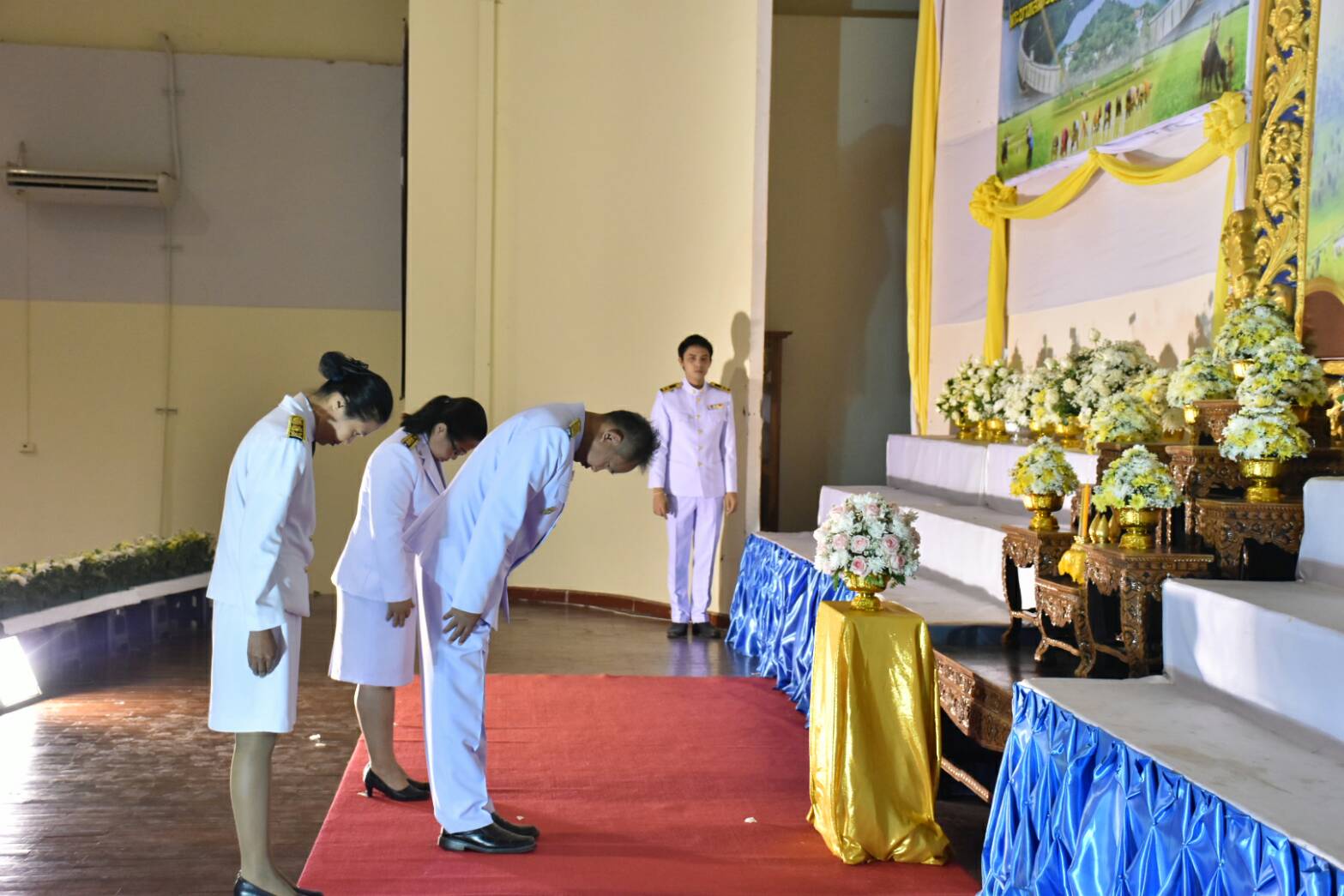 14 พฤศจิกายน 2560 นายเสน่ห์ นนทะโชติ ผู้ว่าราชการจังหวัดมหาสารคาม เป็นประธานพิธีวางพานพุ่มดอกไม้สดถวายแด่พระบาทสมเด็จพระปรมินทร มหาภูมิพลอดุลยเดช บรมนาถบพิตร เนื่องในวันพระบิดาแห่งฝนหลวง ประจำปี 2560