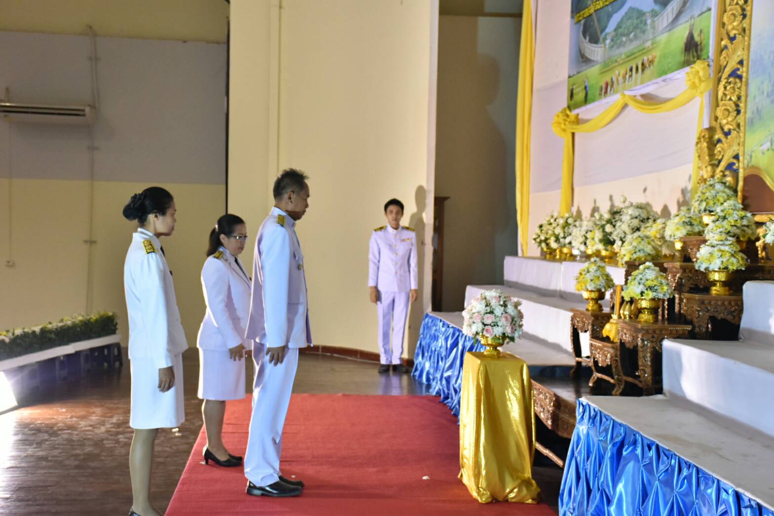 14 พฤศจิกายน 2560 นายเสน่ห์ นนทะโชติ ผู้ว่าราชการจังหวัดมหาสารคาม เป็นประธานพิธีวางพานพุ่มดอกไม้สดถวายแด่พระบาทสมเด็จพระปรมินทร มหาภูมิพลอดุลยเดช บรมนาถบพิตร เนื่องในวันพระบิดาแห่งฝนหลวง ประจำปี 2560