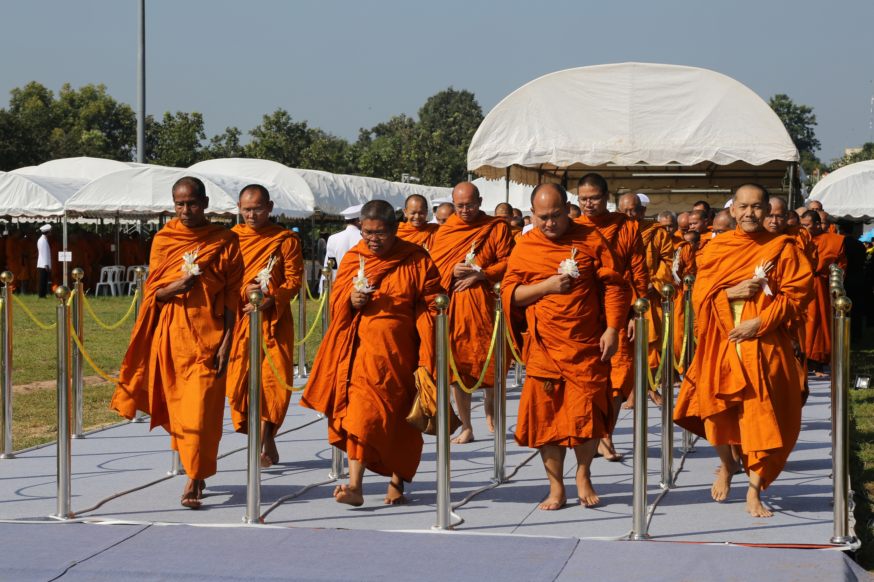 26 ตุลาคม 2560 พระราชพิธีถวายพระเพลิงพระบรมศพพระบาทสมเด็จพระปรมินทรมหาภูมิพลอดุลยเดช บรมนาถบพิตร ณ พระเมรุมาศจำลอง สนามหน้าศาลากลางจังหวัดมหาสารคาม