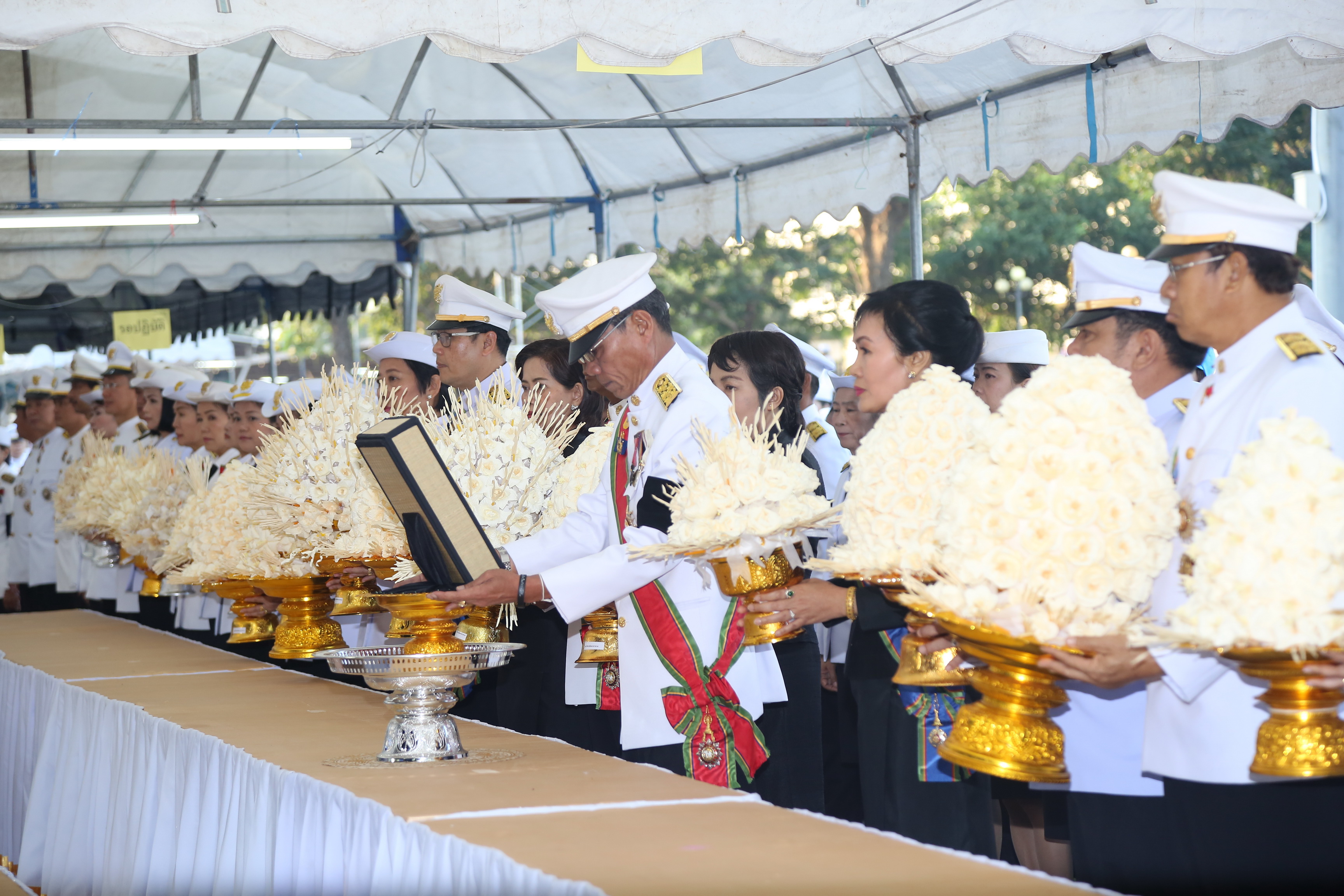 26 ตุลาคม 2560 พระราชพิธีถวายพระเพลิงพระบรมศพพระบาทสมเด็จพระปรมินทรมหาภูมิพลอดุลยเดช บรมนาถบพิตร ณ พระเมรุมาศจำลอง สนามหน้าศาลากลางจังหวัดมหาสารคาม