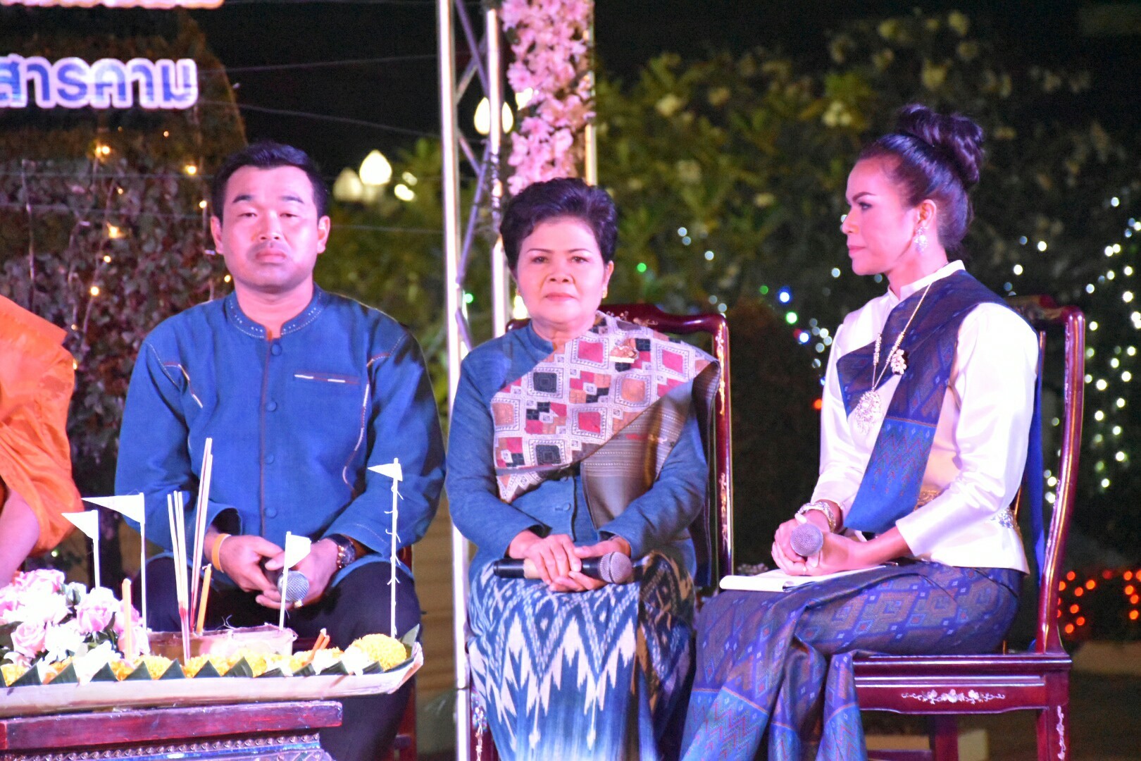 1 พฤศจิกายน 2560 นางบุญยิ่ง เทศน้อย พัฒนาการจังหวัดมหาสารคาม ร่วมงานแถลงข่าว “ล่องหุ่นเฮือไฟ ประเพณีไทญ้อ” ณ วัดสว่างวารี บ้านท่าขอนยาง ต.ท่าขอนยาง อ.กันทรวิชัย จังหวัดมหาสารคาม
