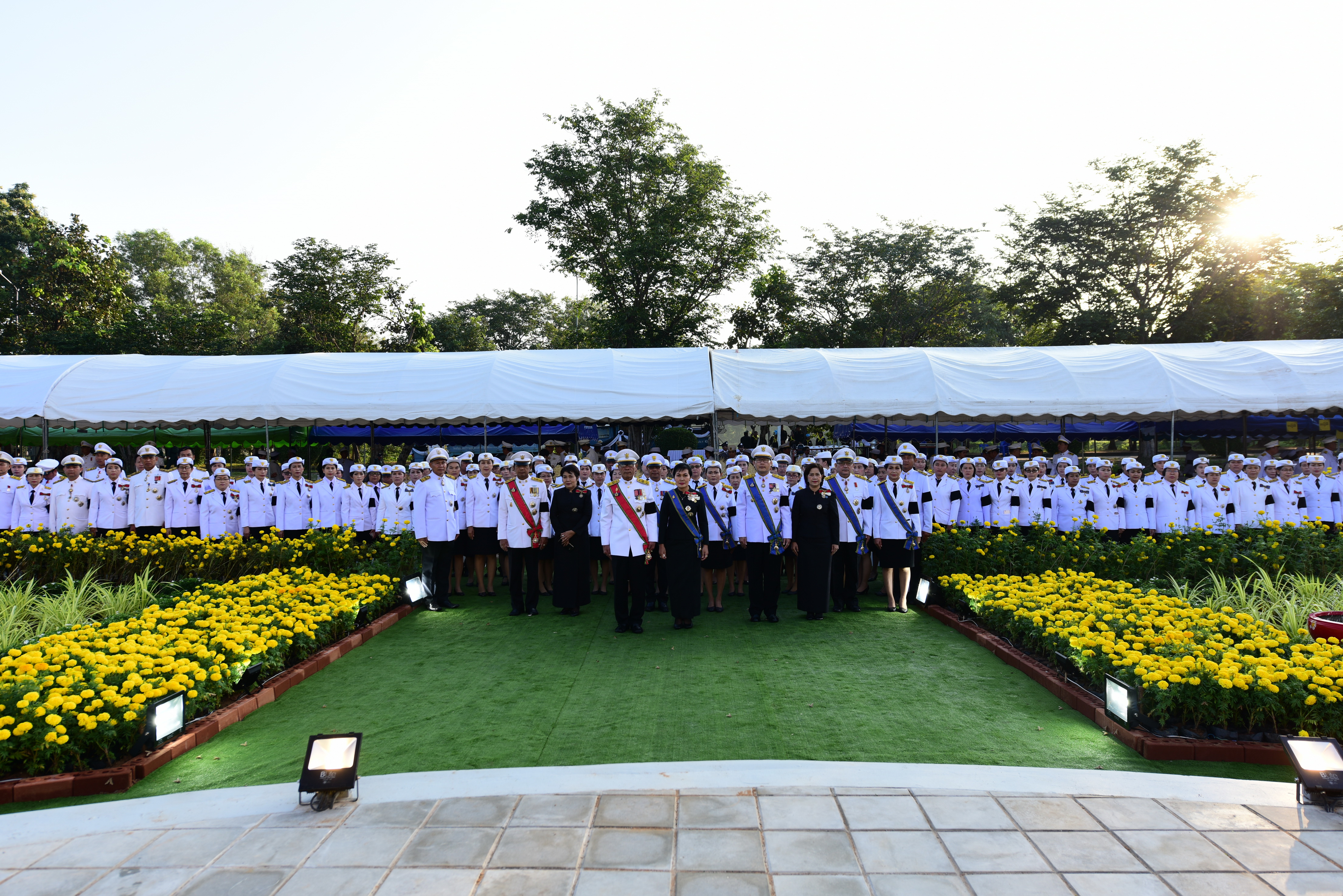 26 ตุลาคม 2560 พระราชพิธีถวายพระเพลิงพระบรมศพพระบาทสมเด็จพระปรมินทรมหาภูมิพลอดุลยเดช บรมนาถบพิตร ณ พระเมรุมาศจำลอง สนามหน้าศาลากลางจังหวัดมหาสารคาม