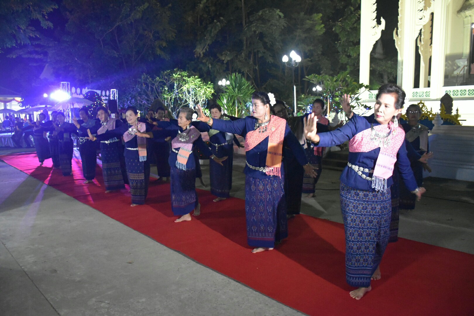 1 พฤศจิกายน 2560 นางบุญยิ่ง เทศน้อย พัฒนาการจังหวัดมหาสารคาม ร่วมงานแถลงข่าว “ล่องหุ่นเฮือไฟ ประเพณีไทญ้อ” ณ วัดสว่างวารี บ้านท่าขอนยาง ต.ท่าขอนยาง อ.กันทรวิชัย จังหวัดมหาสารคาม