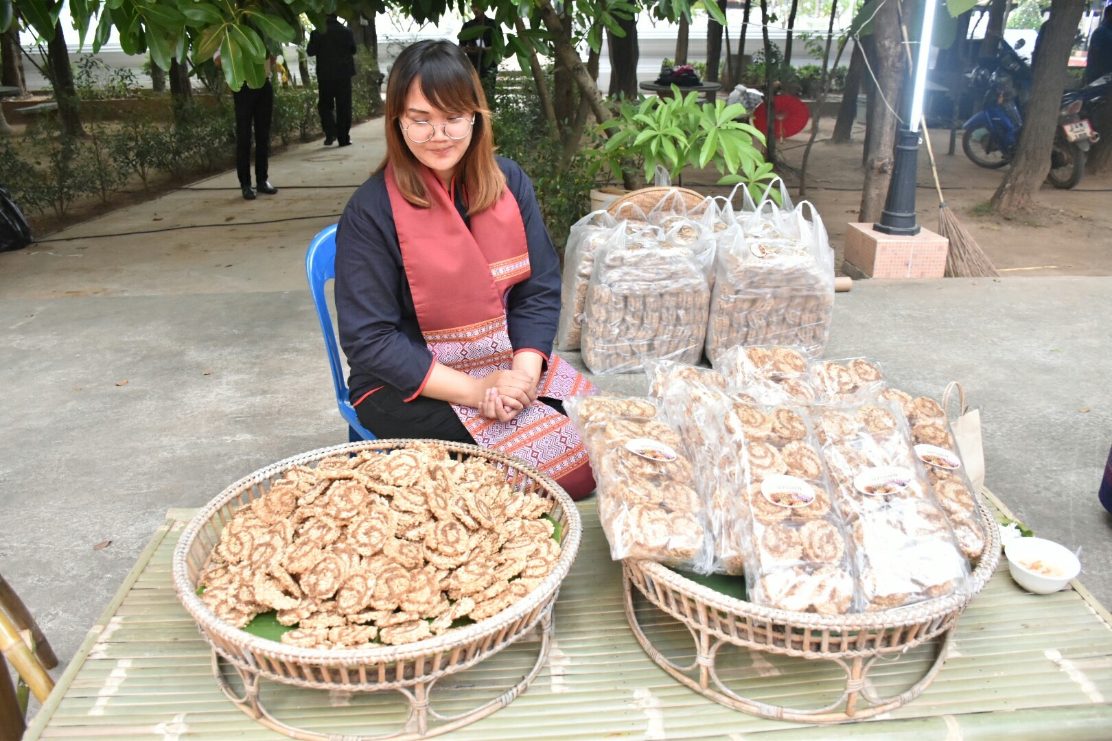 1 พฤศจิกายน 2560 นางบุญยิ่ง เทศน้อย พัฒนาการจังหวัดมหาสารคาม ร่วมงานแถลงข่าว “ล่องหุ่นเฮือไฟ ประเพณีไทญ้อ” ณ วัดสว่างวารี บ้านท่าขอนยาง ต.ท่าขอนยาง อ.กันทรวิชัย จังหวัดมหาสารคาม