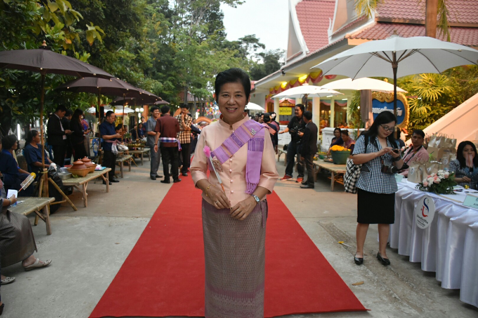 1 พฤศจิกายน 2560 นางบุญยิ่ง เทศน้อย พัฒนาการจังหวัดมหาสารคาม ร่วมงานแถลงข่าว “ล่องหุ่นเฮือไฟ ประเพณีไทญ้อ” ณ วัดสว่างวารี บ้านท่าขอนยาง ต.ท่าขอนยาง อ.กันทรวิชัย จังหวัดมหาสารคาม