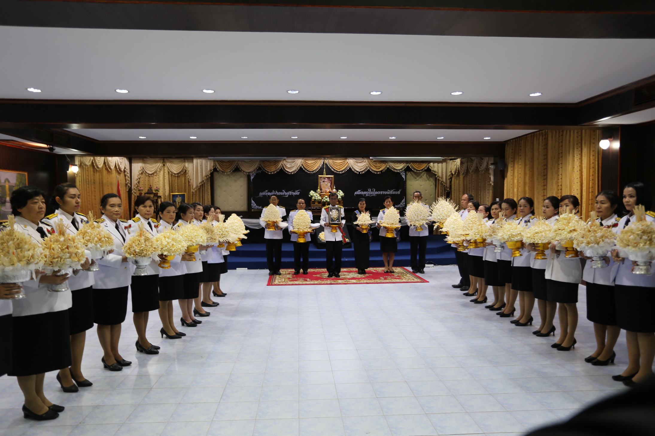 26 ตุลาคม 2560 พระราชพิธีถวายพระเพลิงพระบรมศพพระบาทสมเด็จพระปรมินทรมหาภูมิพลอดุลยเดช บรมนาถบพิตร ณ พระเมรุมาศจำลอง สนามหน้าศาลากลางจังหวัดมหาสารคาม