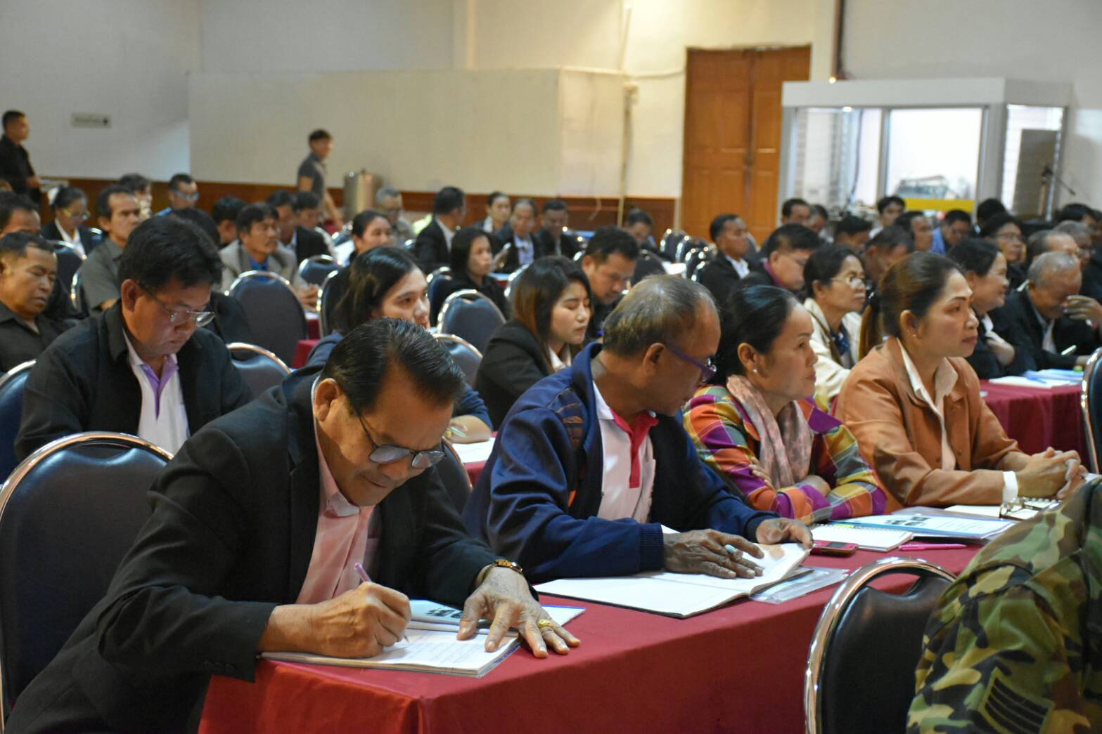28 พฤศจิกายน 2560 การประชุมเชิงปฏิบัติการเครือข่ายกองทุนหมู่บ้าน ในการขับเคลื่อนการดำเนินงานกองทุนหมู่บ้านและชุมชนเมือง จังหวัดมหาสารคาม