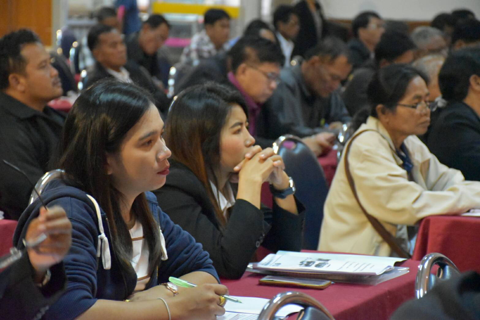28 พฤศจิกายน 2560 การประชุมเชิงปฏิบัติการเครือข่ายกองทุนหมู่บ้าน ในการขับเคลื่อนการดำเนินงานกองทุนหมู่บ้านและชุมชนเมือง จังหวัดมหาสารคาม