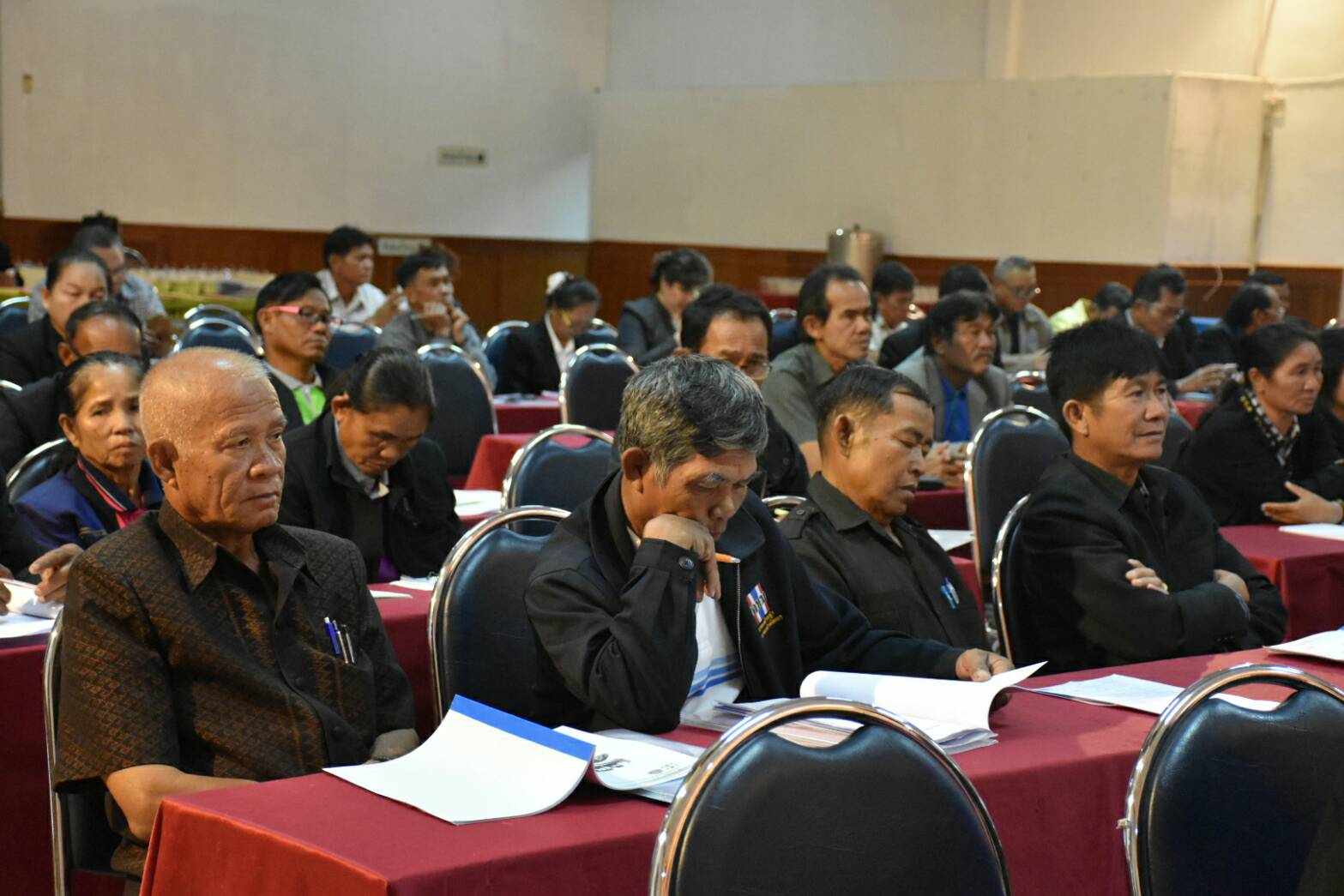 28 พฤศจิกายน 2560 การประชุมเชิงปฏิบัติการเครือข่ายกองทุนหมู่บ้าน ในการขับเคลื่อนการดำเนินงานกองทุนหมู่บ้านและชุมชนเมือง จังหวัดมหาสารคาม