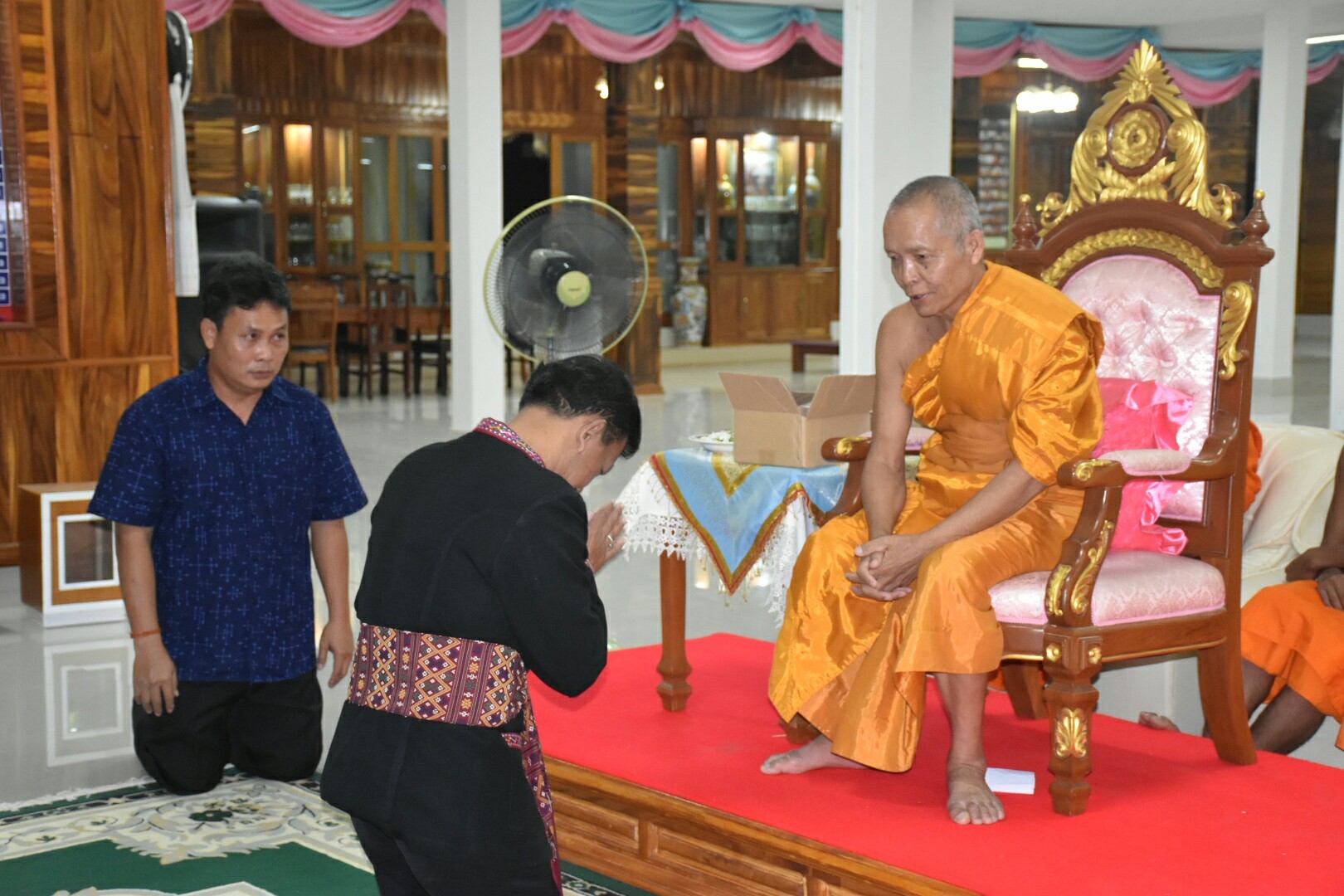 1 พฤศจิกายน 2560 นางบุญยิ่ง เทศน้อย พัฒนาการจังหวัดมหาสารคาม ร่วมงานแถลงข่าว “ล่องหุ่นเฮือไฟ ประเพณีไทญ้อ” ณ วัดสว่างวารี บ้านท่าขอนยาง ต.ท่าขอนยาง อ.กันทรวิชัย จังหวัดมหาสารคาม