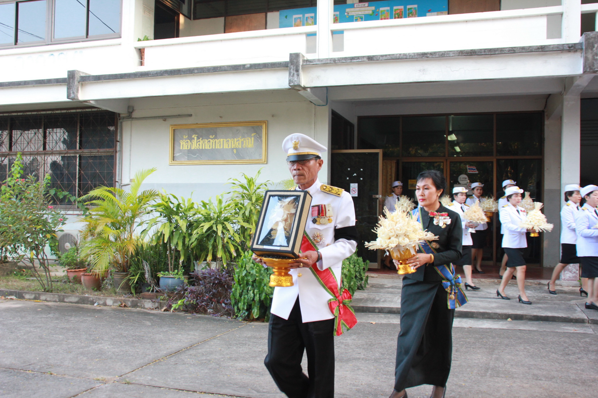 26 ตุลาคม 2560 พระราชพิธีถวายพระเพลิงพระบรมศพพระบาทสมเด็จพระปรมินทรมหาภูมิพลอดุลยเดช บรมนาถบพิตร ณ พระเมรุมาศจำลอง สนามหน้าศาลากลางจังหวัดมหาสารคาม