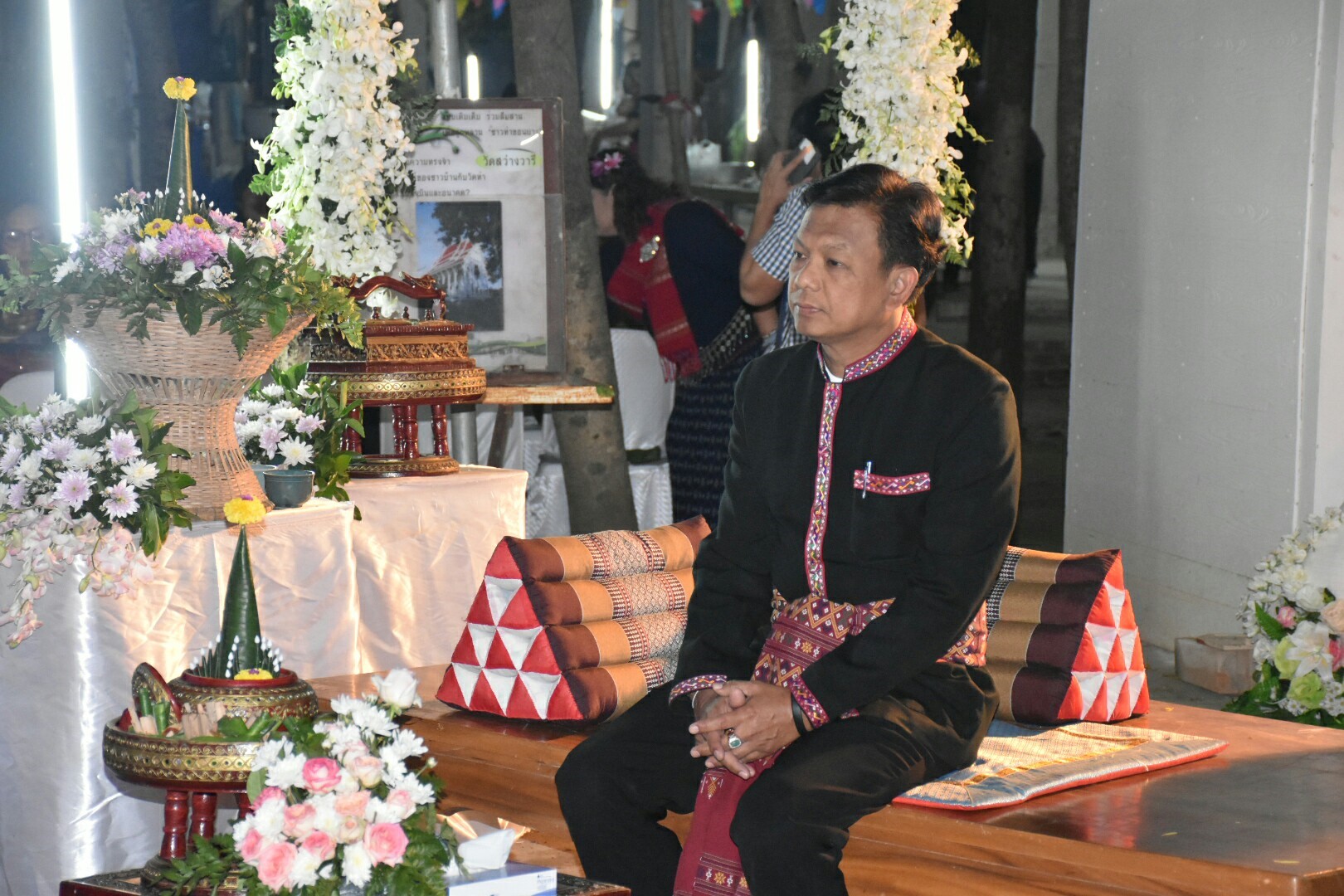 1 พฤศจิกายน 2560 นางบุญยิ่ง เทศน้อย พัฒนาการจังหวัดมหาสารคาม ร่วมงานแถลงข่าว “ล่องหุ่นเฮือไฟ ประเพณีไทญ้อ” ณ วัดสว่างวารี บ้านท่าขอนยาง ต.ท่าขอนยาง อ.กันทรวิชัย จังหวัดมหาสารคาม