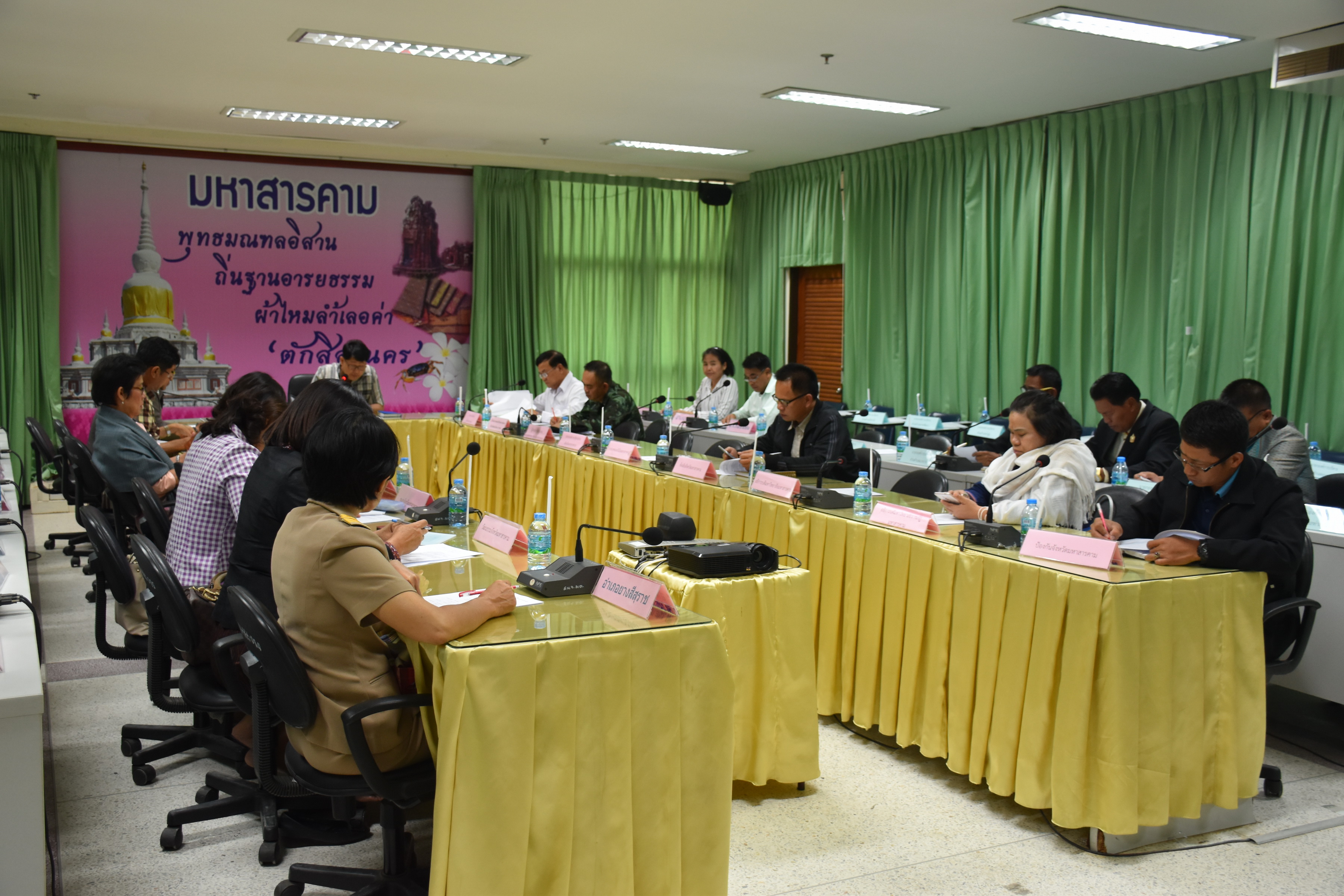 1 พฤศจิกายน 2560 นายทวี เสริมภักดีกุล รองผู้ว่าราชการจังหวัดมหาสารคาม เป็นประธานการประชุมเพื่อติดตามผลการดำเนินงานเกี่ยวกับพิธีถวายดอกไม้จันทน์ของประชาชนในส่วนภูมิภาค จังหวัดมหาสารคาม