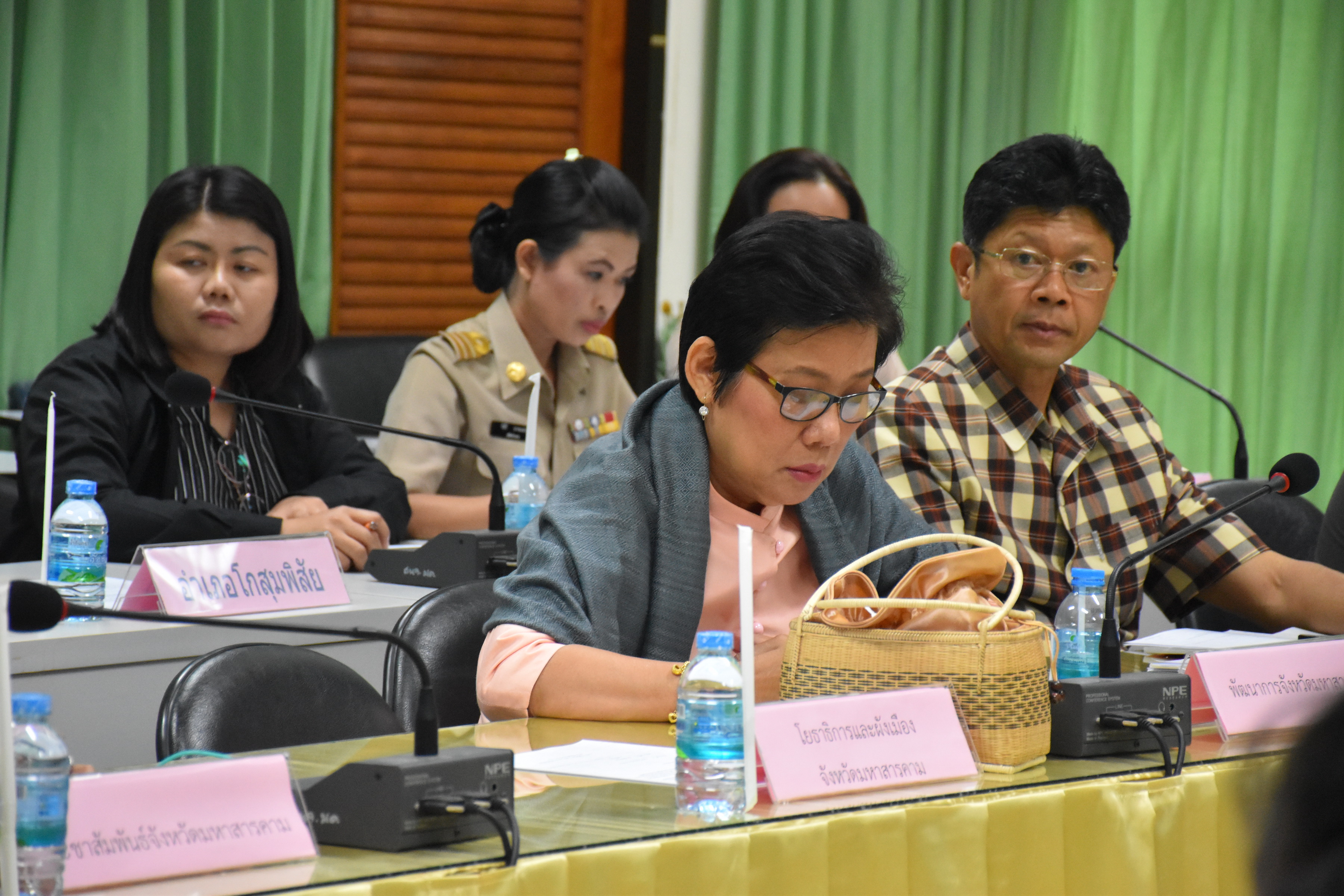 1 พฤศจิกายน 2560 นายทวี เสริมภักดีกุล รองผู้ว่าราชการจังหวัดมหาสารคาม เป็นประธานการประชุมเพื่อติดตามผลการดำเนินงานเกี่ยวกับพิธีถวายดอกไม้จันทน์ของประชาชนในส่วนภูมิภาค จังหวัดมหาสารคาม
