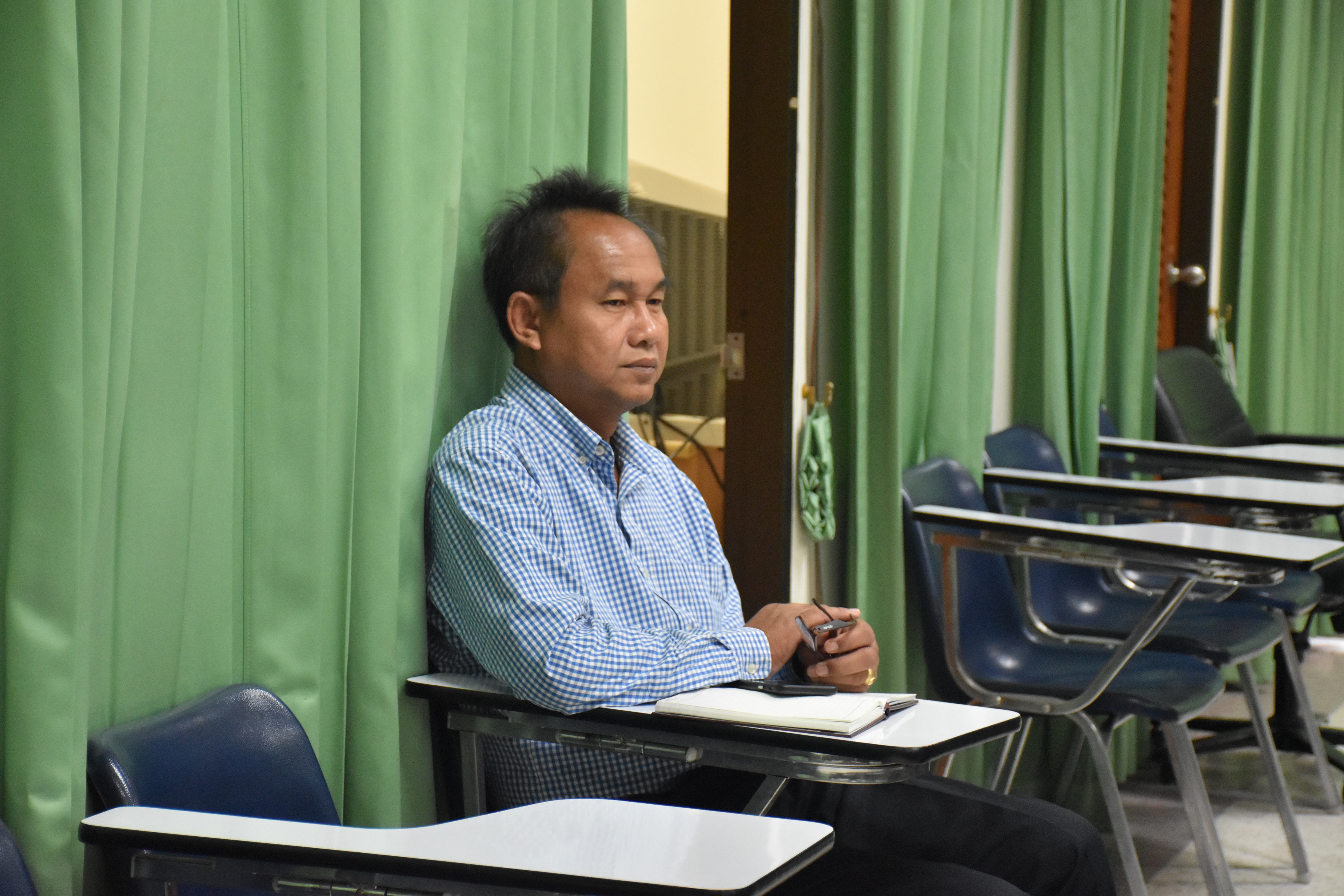1 พฤศจิกายน 2560 นายทวี เสริมภักดีกุล รองผู้ว่าราชการจังหวัดมหาสารคาม เป็นประธานการประชุมเพื่อติดตามผลการดำเนินงานเกี่ยวกับพิธีถวายดอกไม้จันทน์ของประชาชนในส่วนภูมิภาค จังหวัดมหาสารคาม