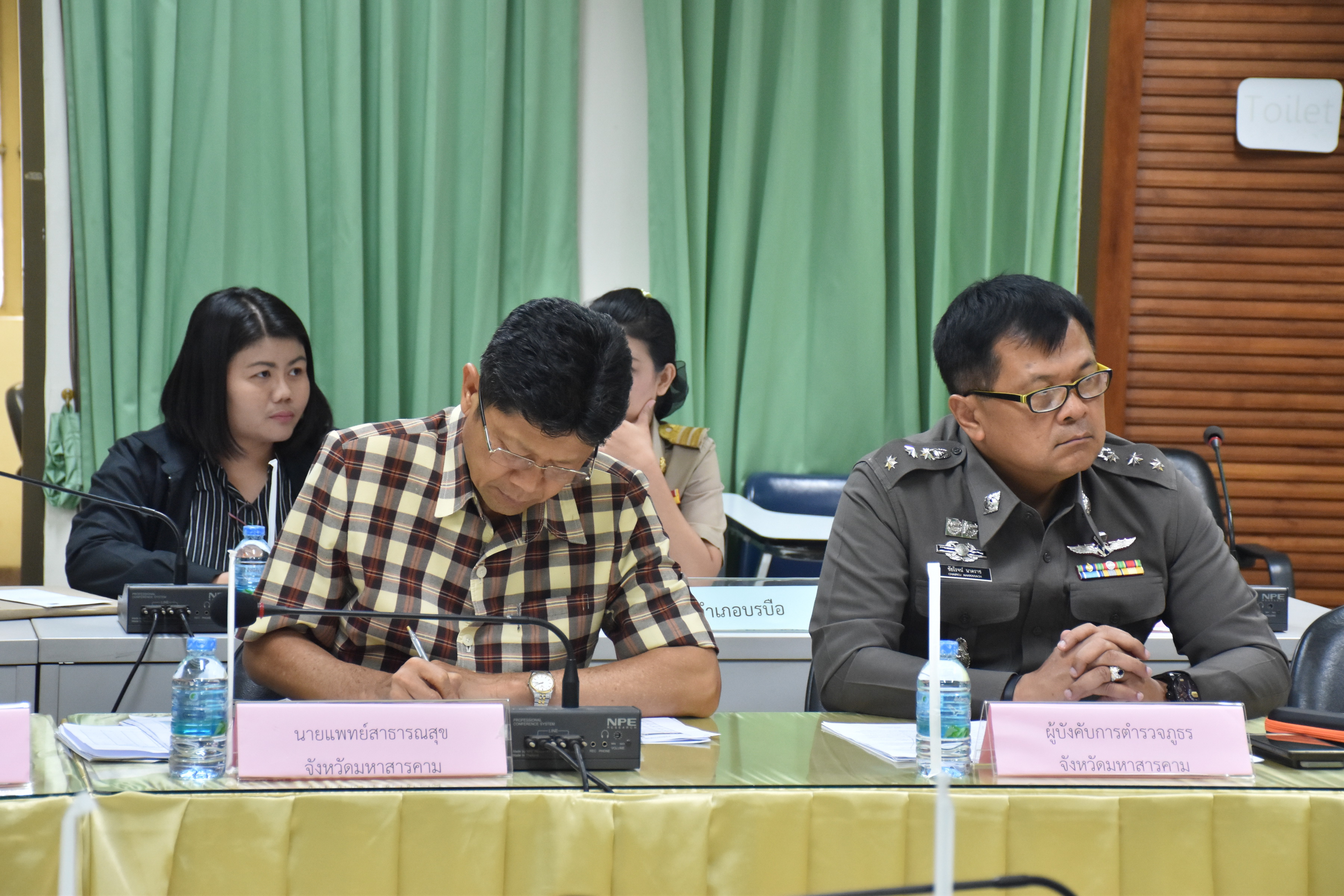 1 พฤศจิกายน 2560 นายทวี เสริมภักดีกุล รองผู้ว่าราชการจังหวัดมหาสารคาม เป็นประธานการประชุมเพื่อติดตามผลการดำเนินงานเกี่ยวกับพิธีถวายดอกไม้จันทน์ของประชาชนในส่วนภูมิภาค จังหวัดมหาสารคาม