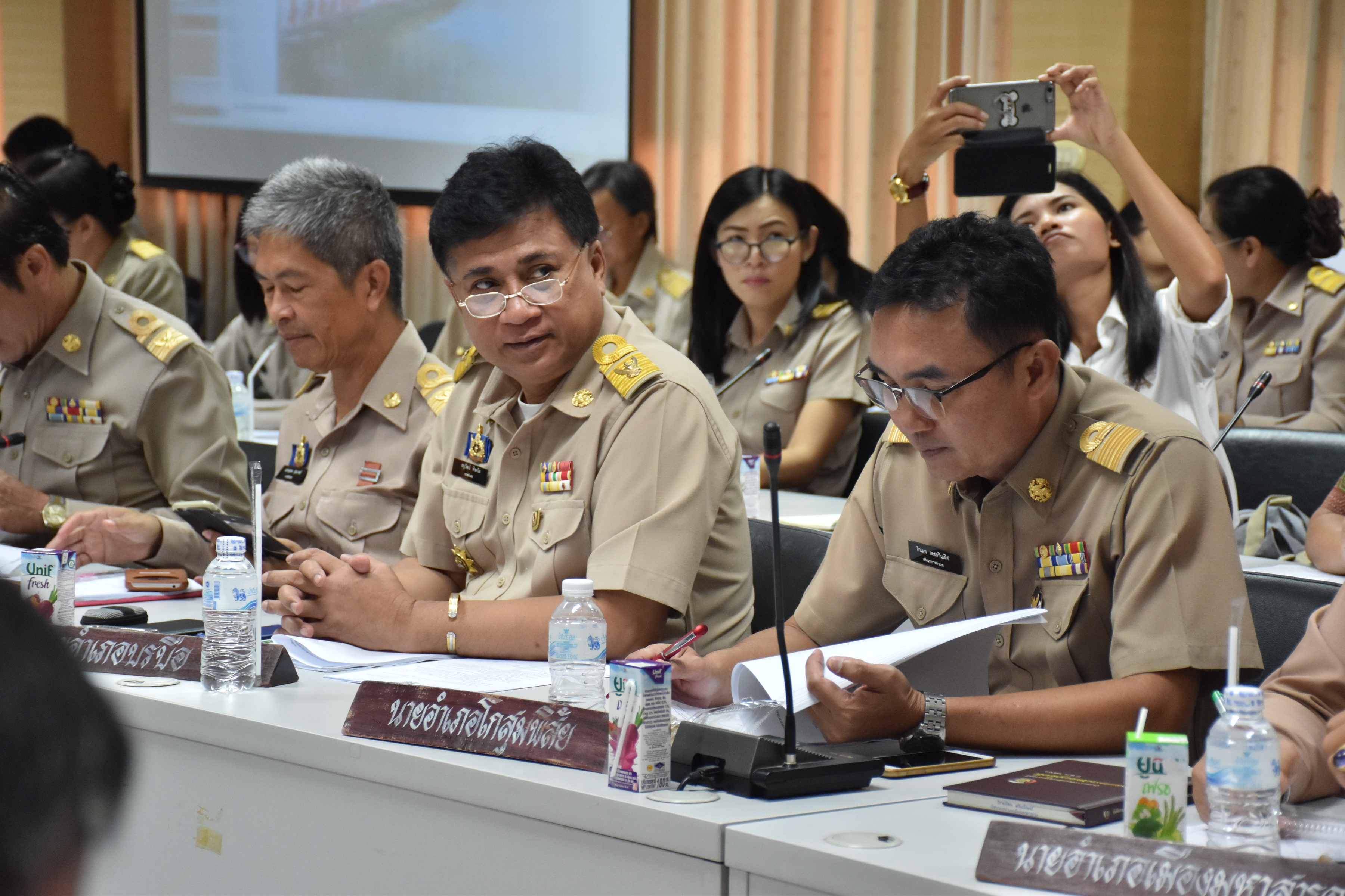 13 พฤศจิกายน 2560 การประชุมคณะกรรมการประสานและขับเคลื่อนนโยบายสานพลังประชารัฐ ประจำจังหวัดมหาสารคาม (คสป.) และผู้มีส่วนเกี่ยวข้อง ครั้งที่ 1/2561