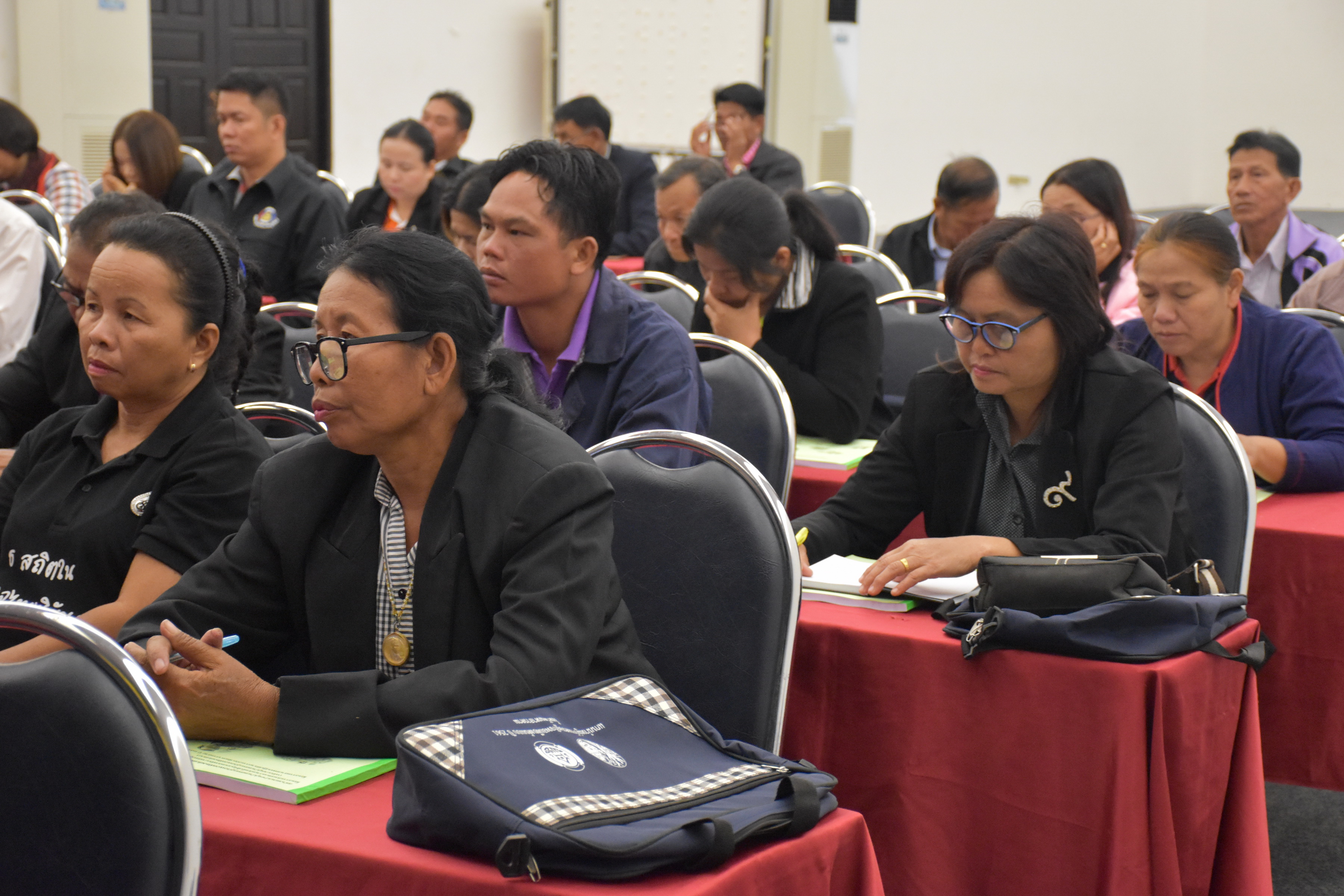 8 พฤศจิกายน 2560 โครงการส่งเสริมความเข้มแข็งให้ชุมชนและพัฒนาเศรษฐกิจฐานราก กิจกรรม : สร้างแกนนำหมู่บ้านเศรษฐกิจพอเพียงต้นแบบ ปี 2561