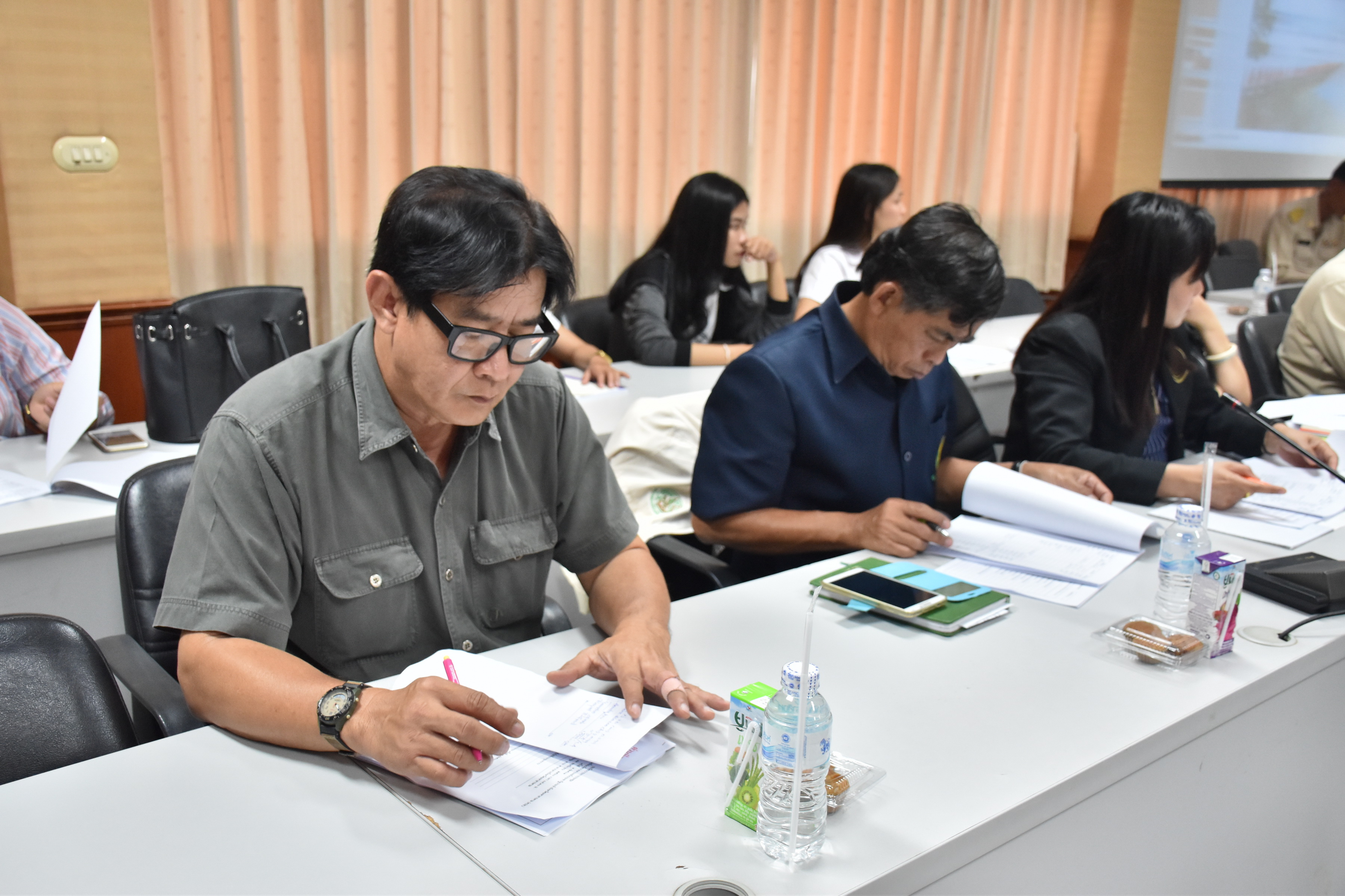 13 พฤศจิกายน 2560 การประชุมคณะกรรมการประสานและขับเคลื่อนนโยบายสานพลังประชารัฐ ประจำจังหวัดมหาสารคาม (คสป.) และผู้มีส่วนเกี่ยวข้อง ครั้งที่ 1/2561