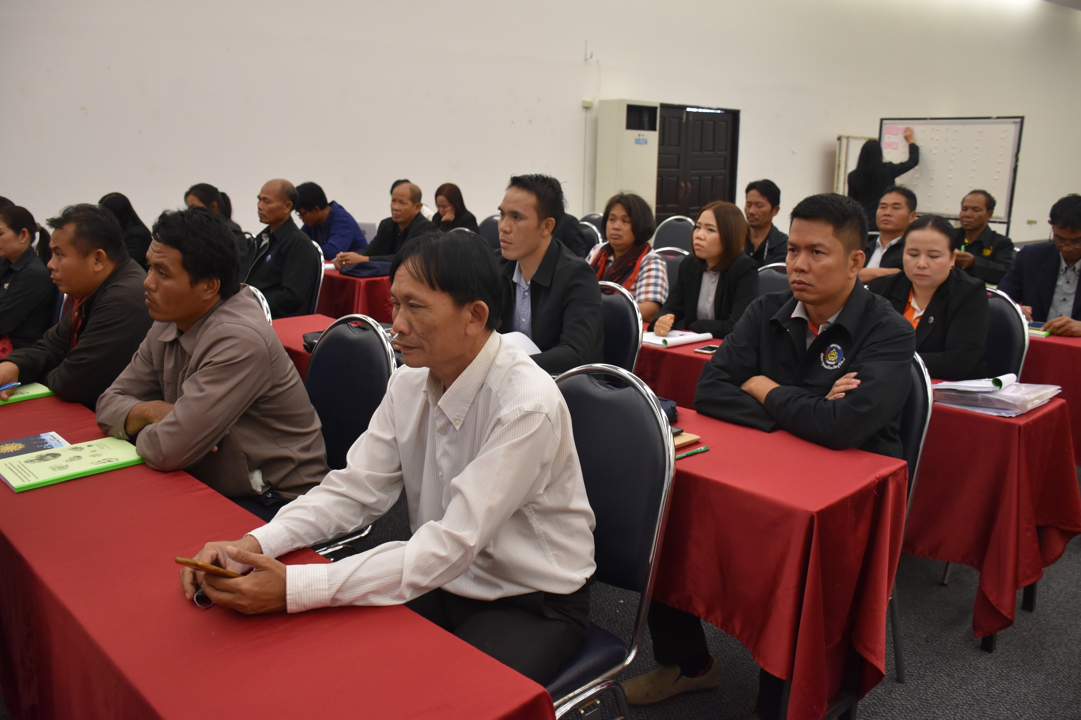 8 พฤศจิกายน 2560 โครงการส่งเสริมความเข้มแข็งให้ชุมชนและพัฒนาเศรษฐกิจฐานราก กิจกรรม : สร้างแกนนำหมู่บ้านเศรษฐกิจพอเพียงต้นแบบ ปี 2561