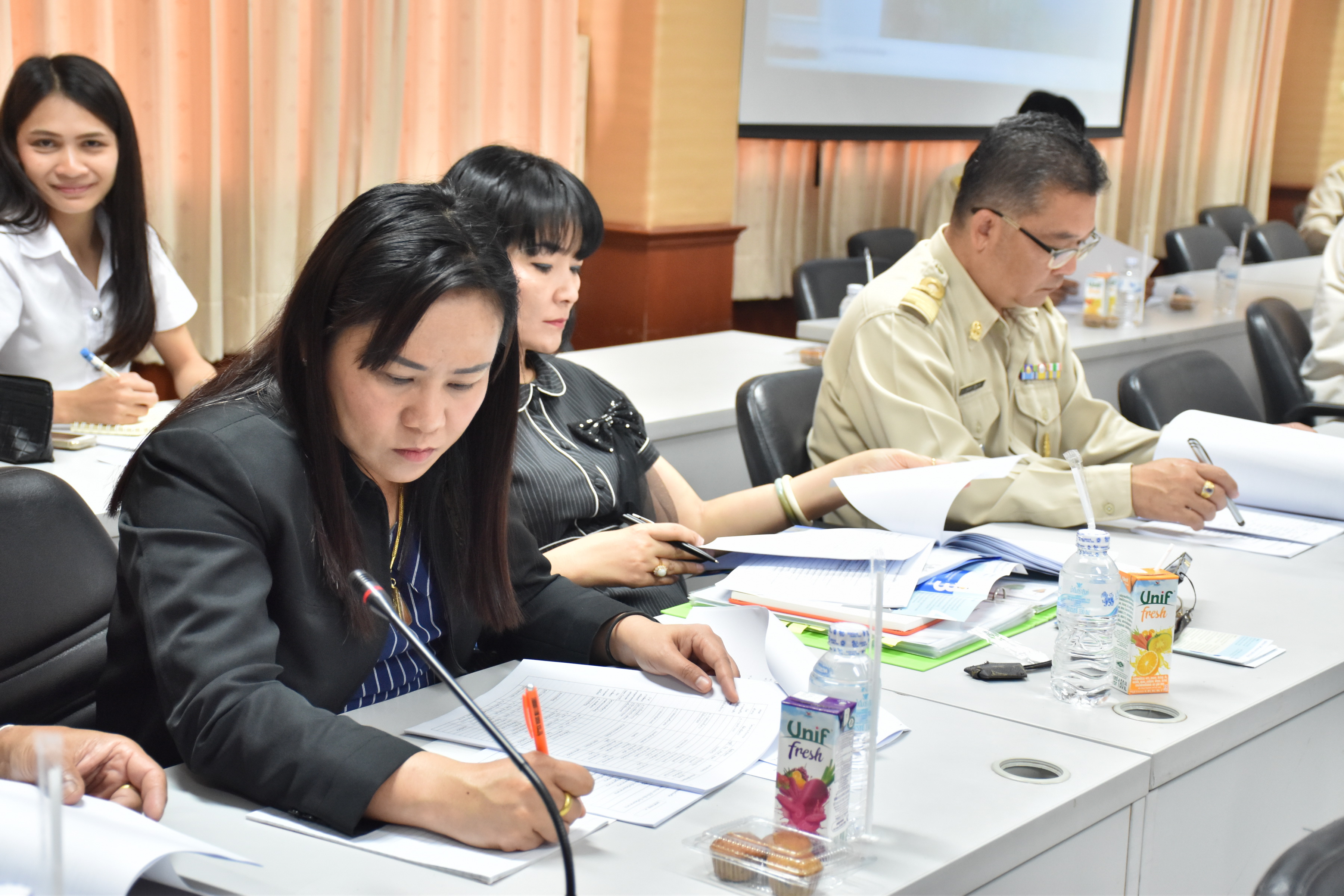 13 พฤศจิกายน 2560 การประชุมคณะกรรมการประสานและขับเคลื่อนนโยบายสานพลังประชารัฐ ประจำจังหวัดมหาสารคาม (คสป.) และผู้มีส่วนเกี่ยวข้อง ครั้งที่ 1/2561